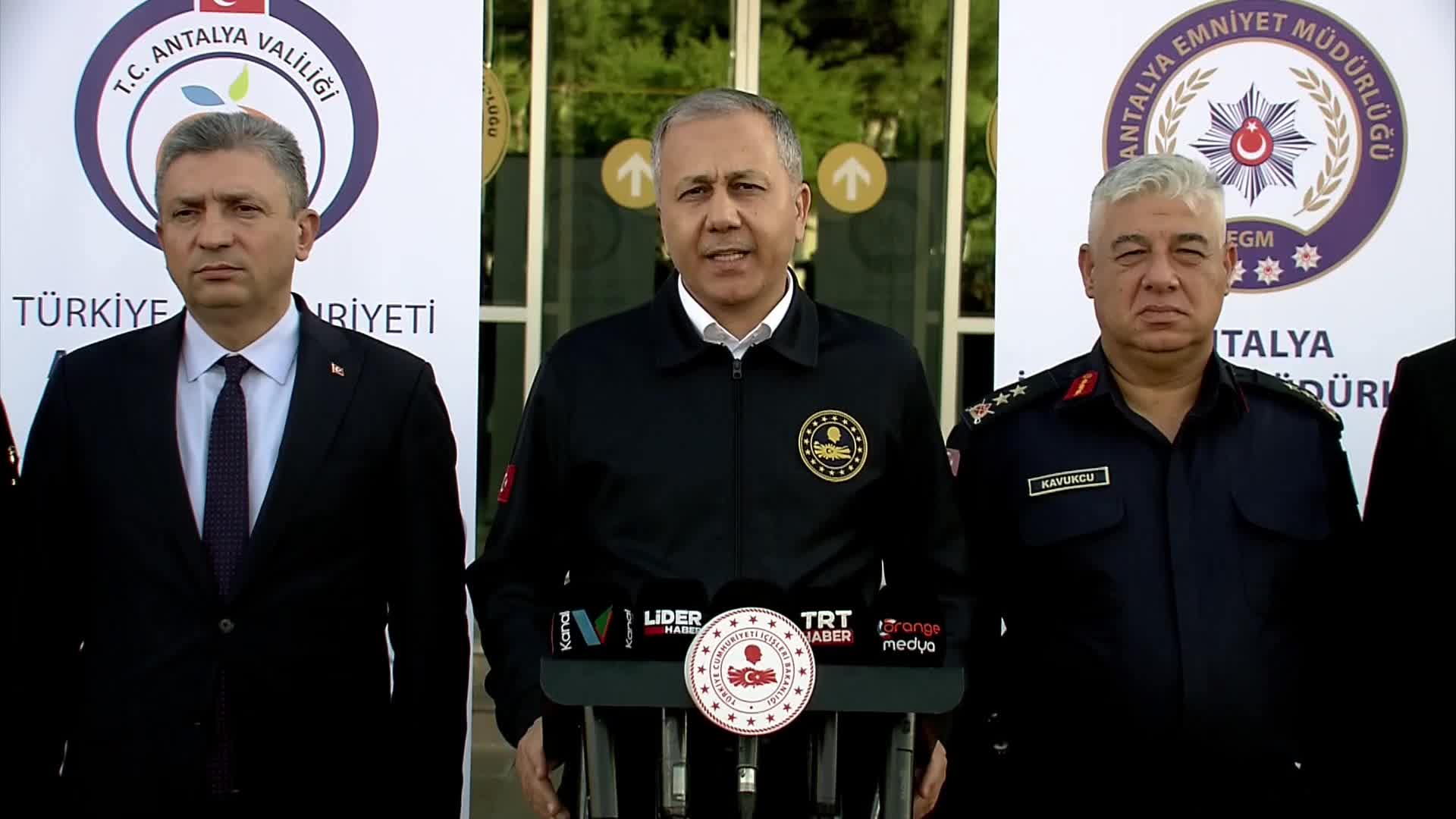 Ali Yerlikaya'dan "Narkokapan Antalya-2" operasyonu açıklaması: 414 adrese eş zamanlı baskın düzenlendi, 458 şahıs gözaltına alındı