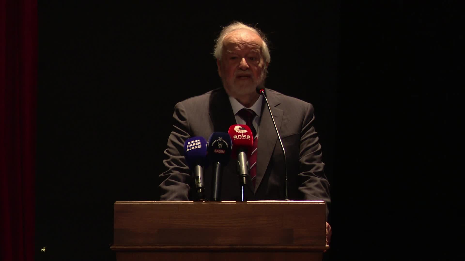 Mansur Yavaş: "Bizler, şehirleri sadece asfaltla, binalarla değil; kültürle, edebiyatla, sanatla yaşatabileceğimize inanıyoruz"