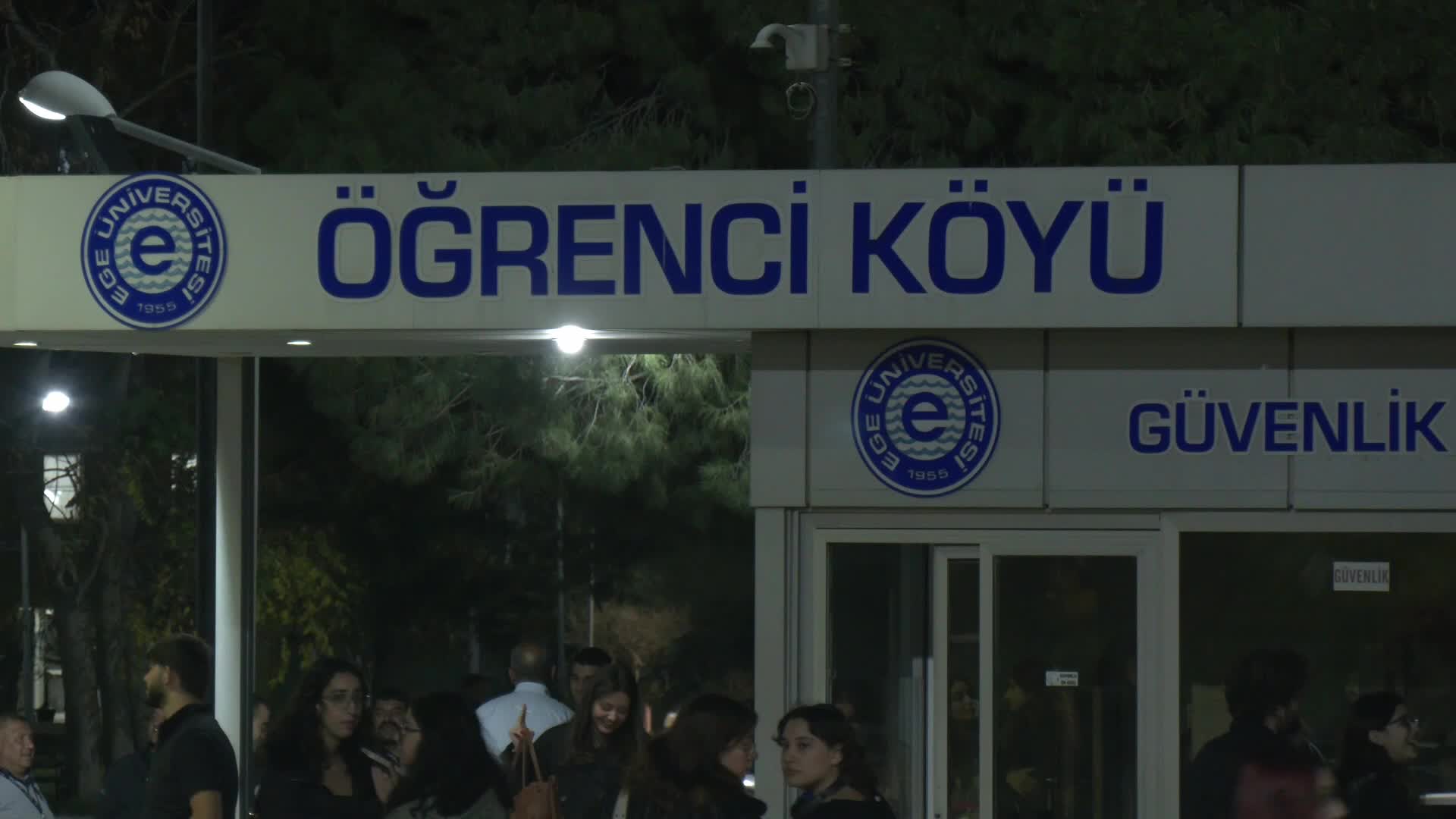 Öğrenci Köyü’nde kalan depremzede öğrencilerden 19 bin TL istenmesine tepki: Yurtlarımızın ve haklarımızın işgali son bulana kadar mücadelemiz devam edecek