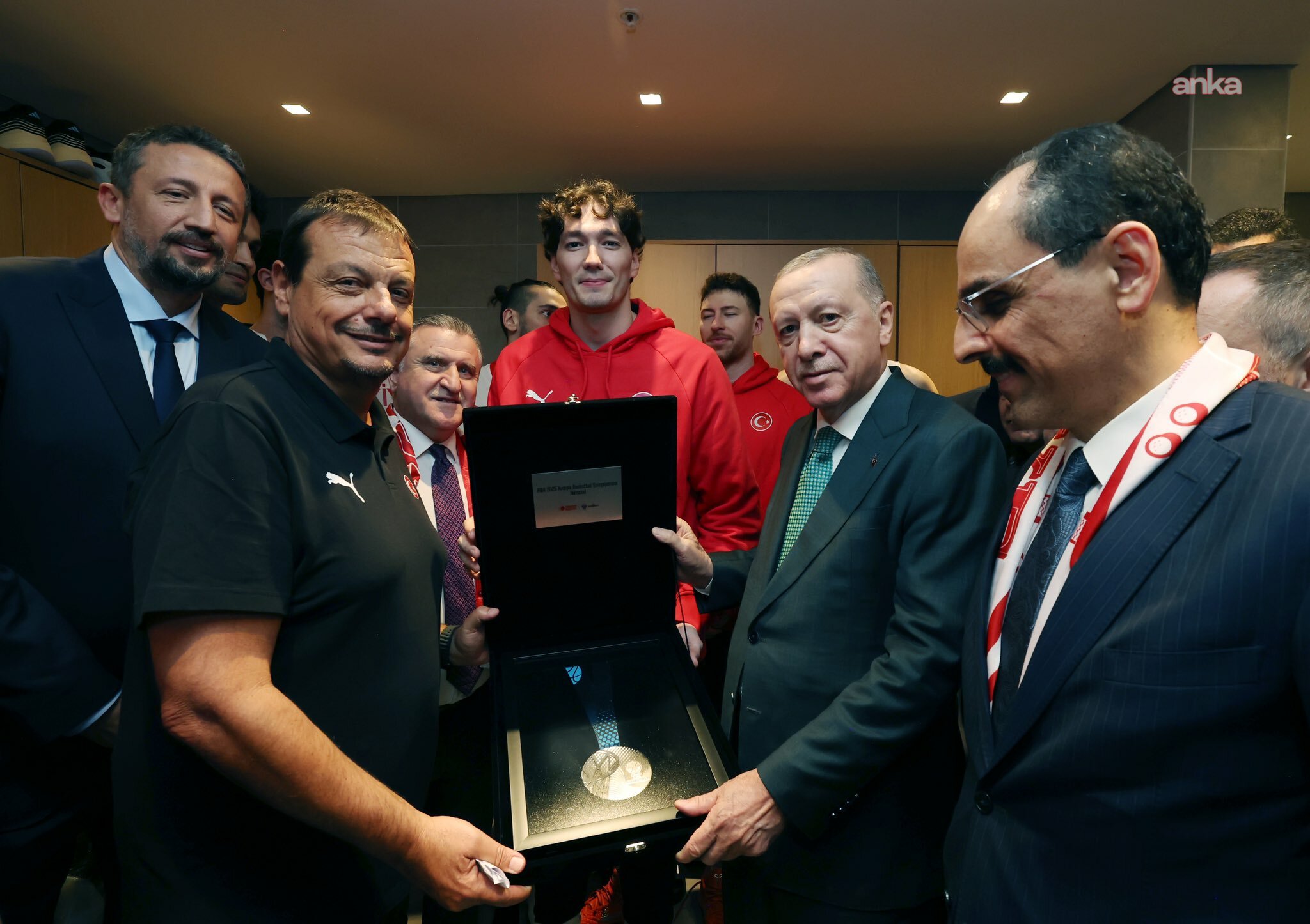 Cumhurbaşkanı Erdoğan, A Milli Basketbol Takımı'nın maçını izledi