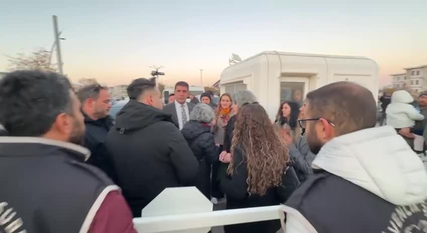 Van Yüzüncü Yıl Üniversitesi kampüsünde KESK'li kadınlar tarafından yapılmak istenen Rojin Kabaiş eylemine polis engeli