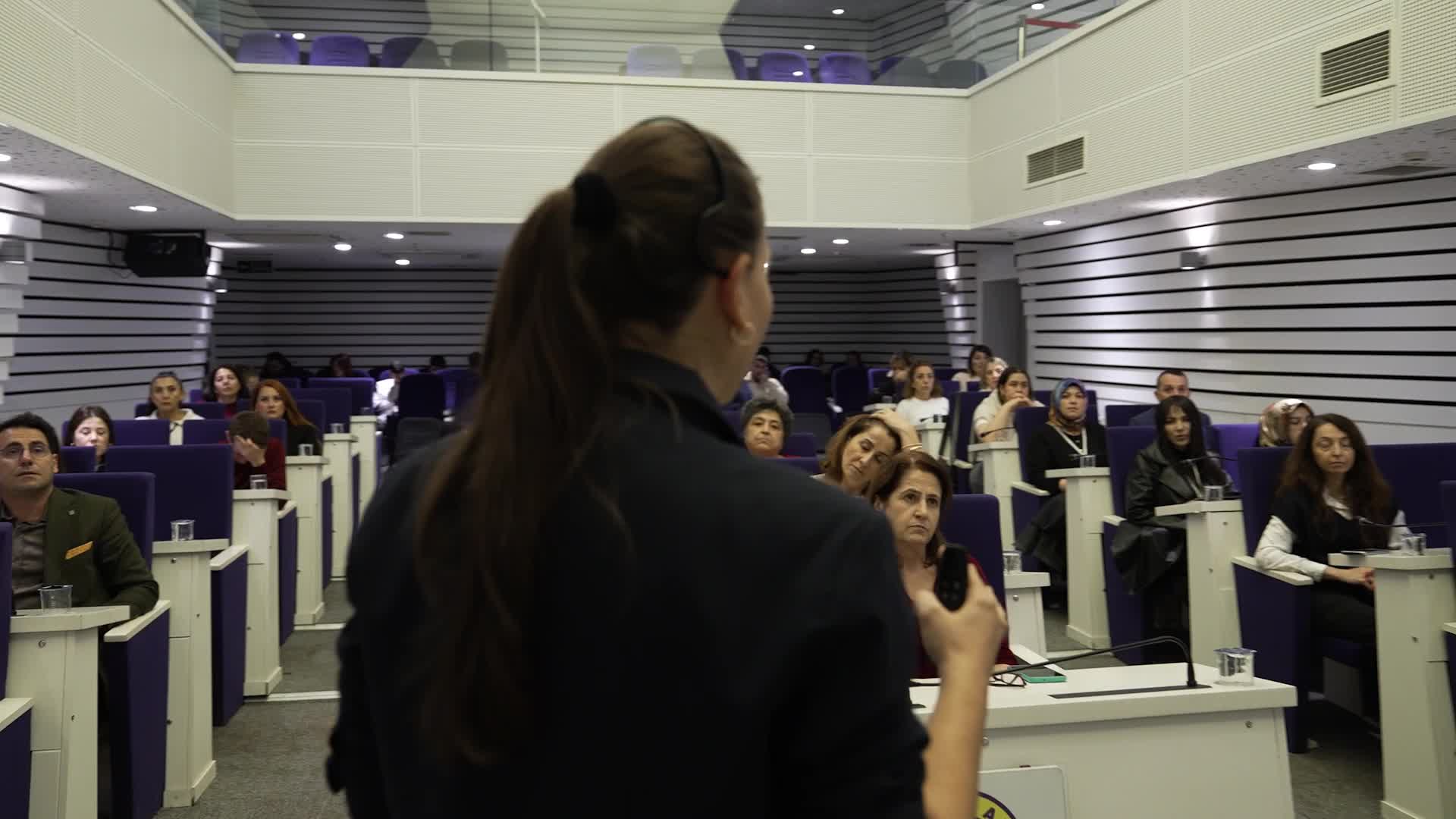 Buca Belediyesi çalışanlarına otizm farkındalık eğitimi verdi