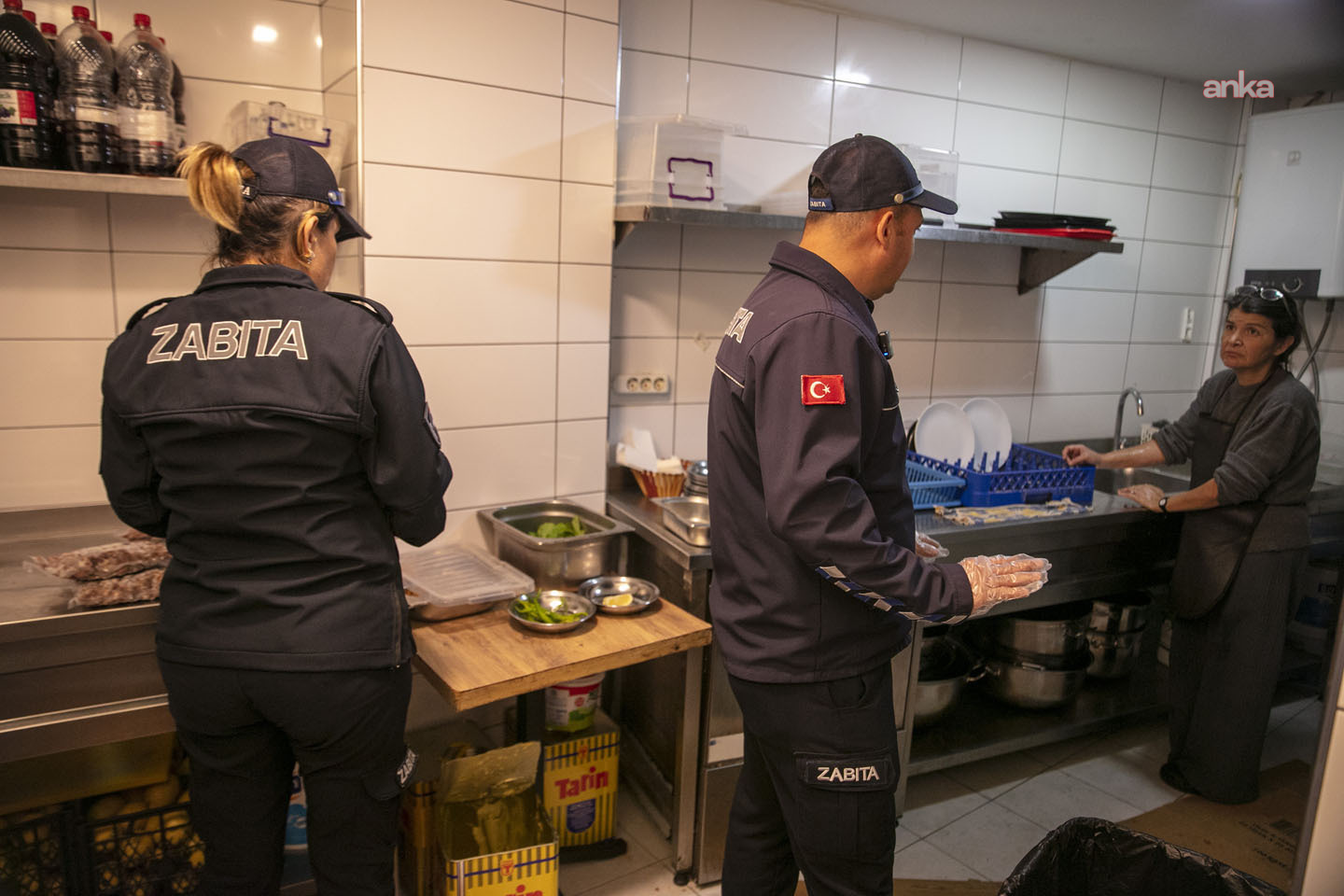Güzelbahçe'de zabıtadan restoranlara denetim