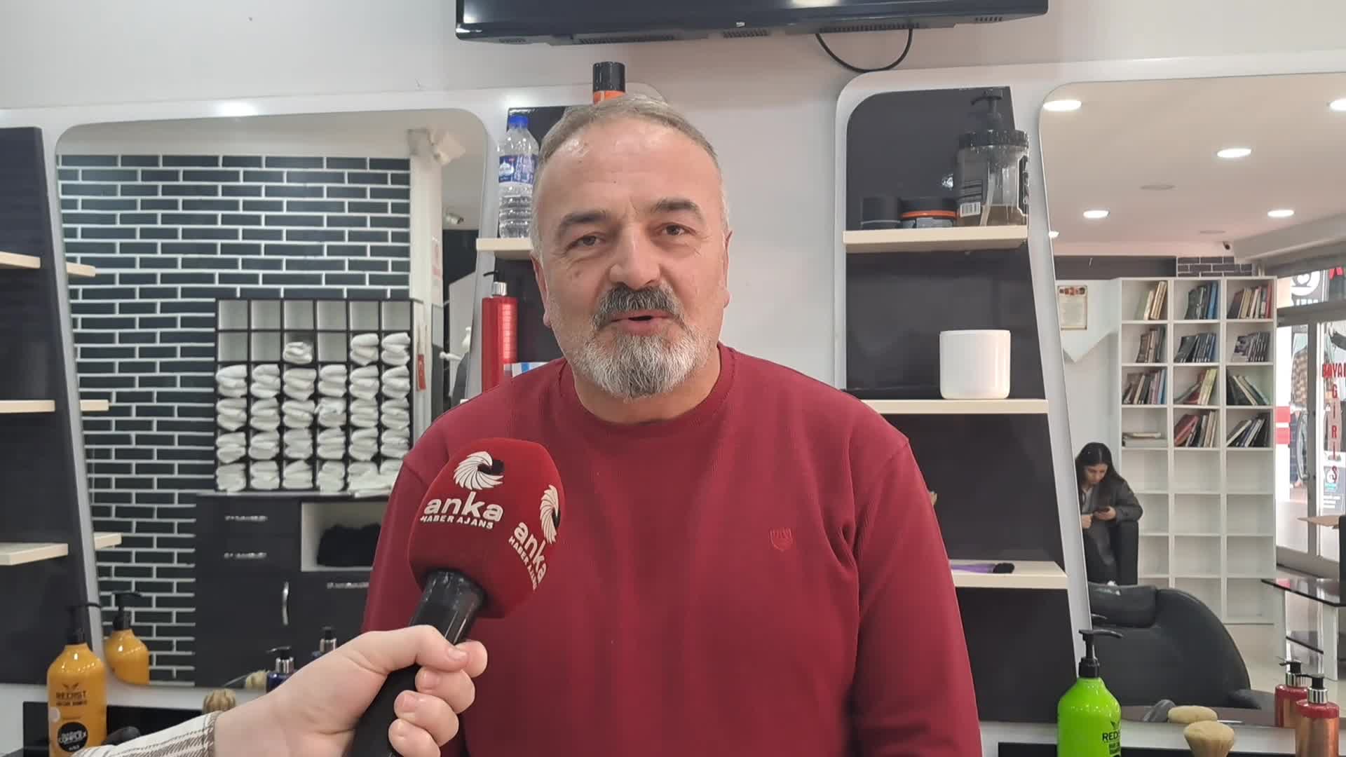 Artvin'de berberlik yapan Yılmaz: "Normal bir tıraş fiyatı 500 lira civarında olmalı ama bunu uygulayamıyoruz"