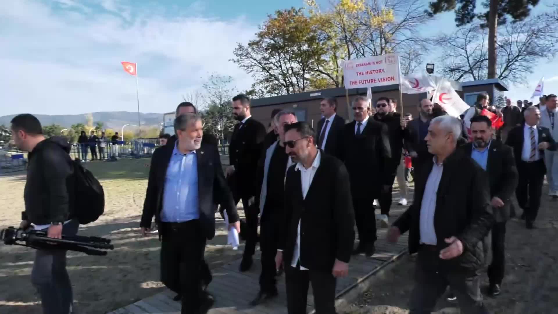 Yeniden Refah Partililer Papa 14. Leo ziyareti öncesi İznik'te açıklama yaptı: "Gazi Mustafa Kemal Atatürk benzeri bir ayine izin vermemiştir"