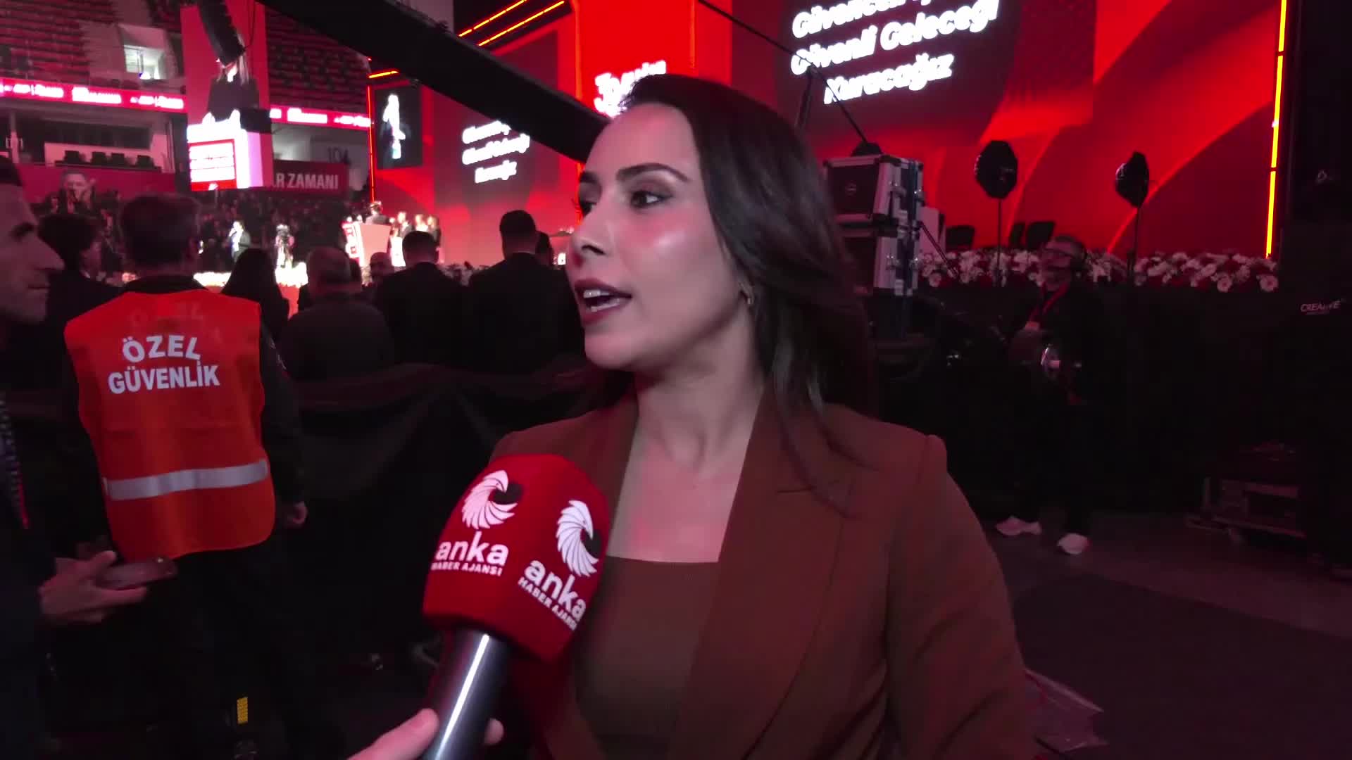 CHP’nin 39’uncu Olağan Kurultayı… Pınar Uzun Okakın: ''Bütün kadrolarının saldırı altında olduğu böyle bir süreçte program çalışan CHP iyi ki var''