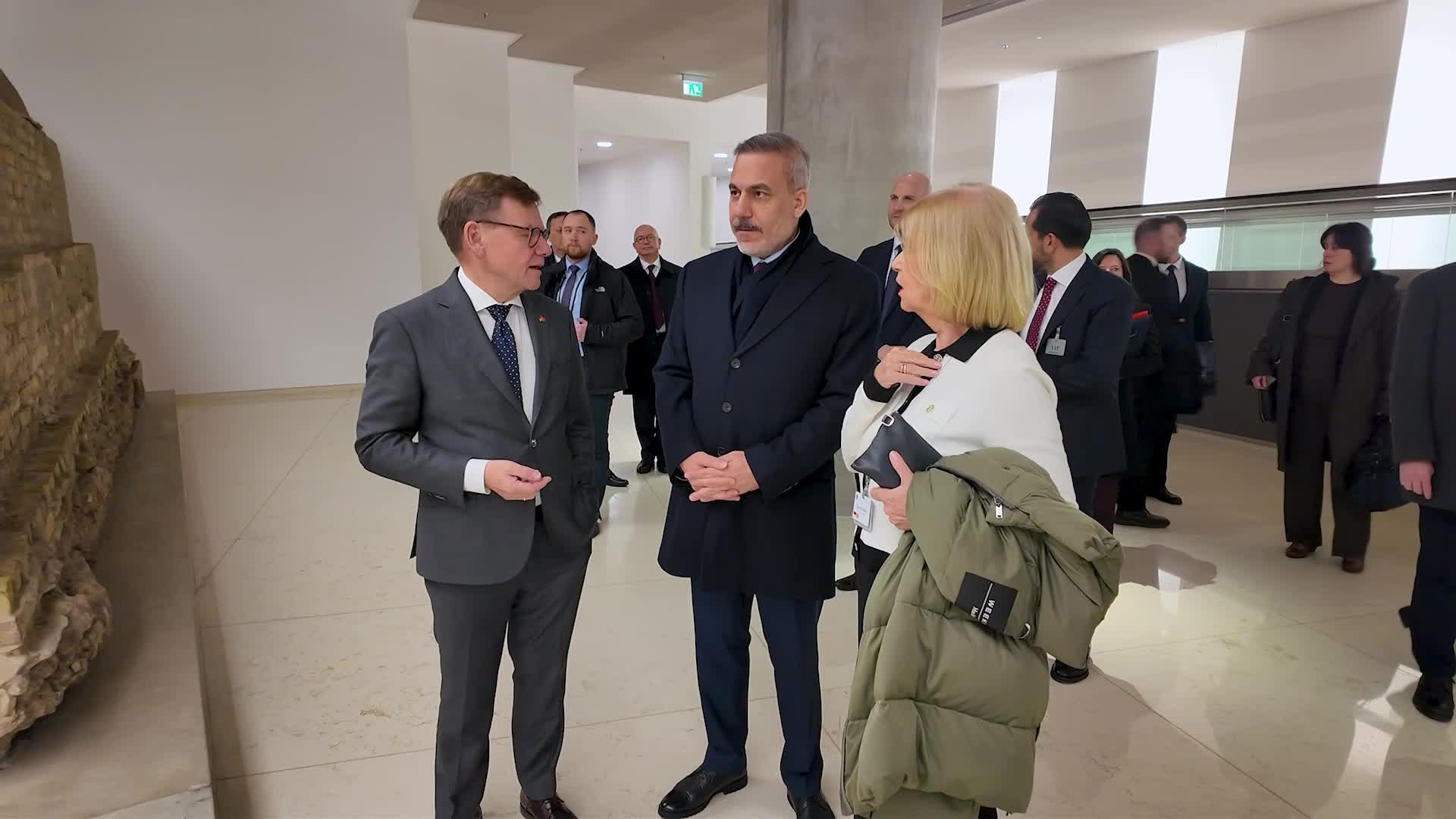 Dışişleri Bakanı Fidan, Almanya Federal Meclis binasını ziyaret etti
