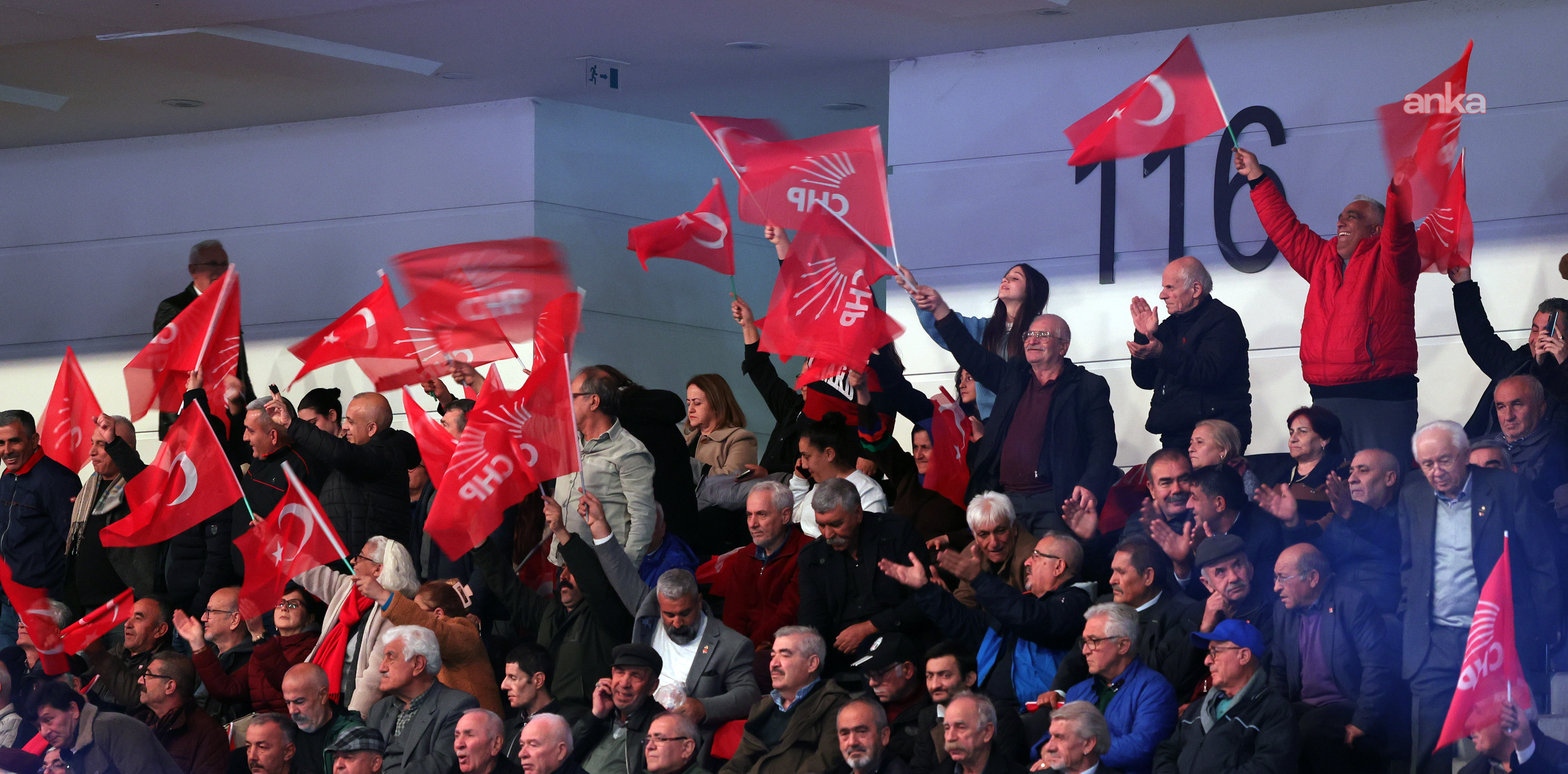 CHP'nin 39'uncu Olağan Kurultayı... Çok sayıda yerli ve yabancı siyasi parti, STK'lar ve büyükelçilikler Kurultayı takip etti