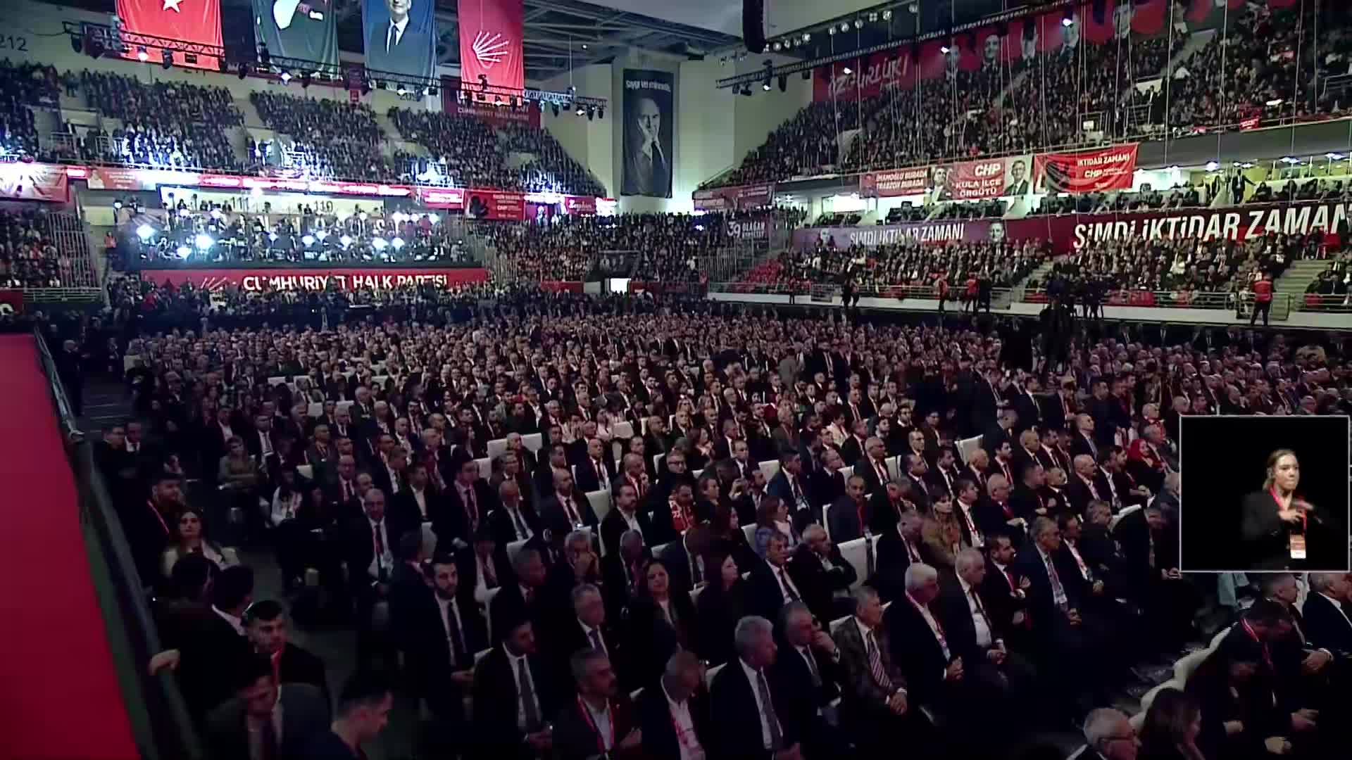 CHP'nin 39'uncu Olağan Kurultayı...  Özgür Özel: "Dönüşü olmayan bu yolda müesses nizama işbirlikçi olanlara, bu örgütlerin vermediği görevleri başka kapılarda arayanlara yer yoktur"