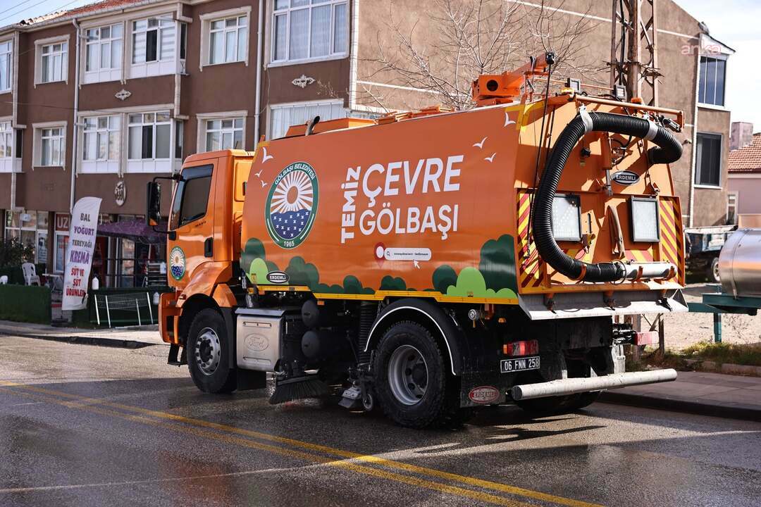 Gölbaşı Belediyesi'nden Oyaca Mahallesi’nde kapsamlı temizlik çalışması