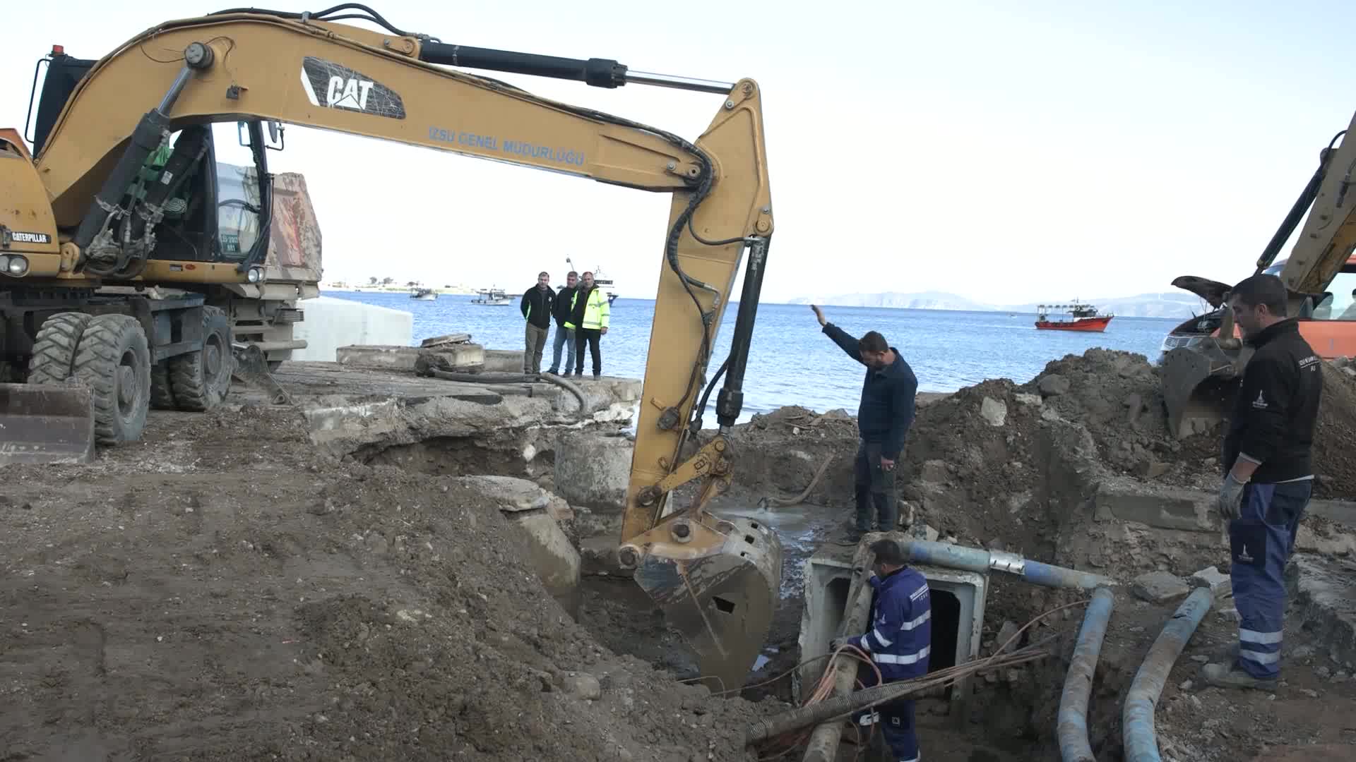 Foça'da dere yatağına yapılan kanal su taşkınını önledi