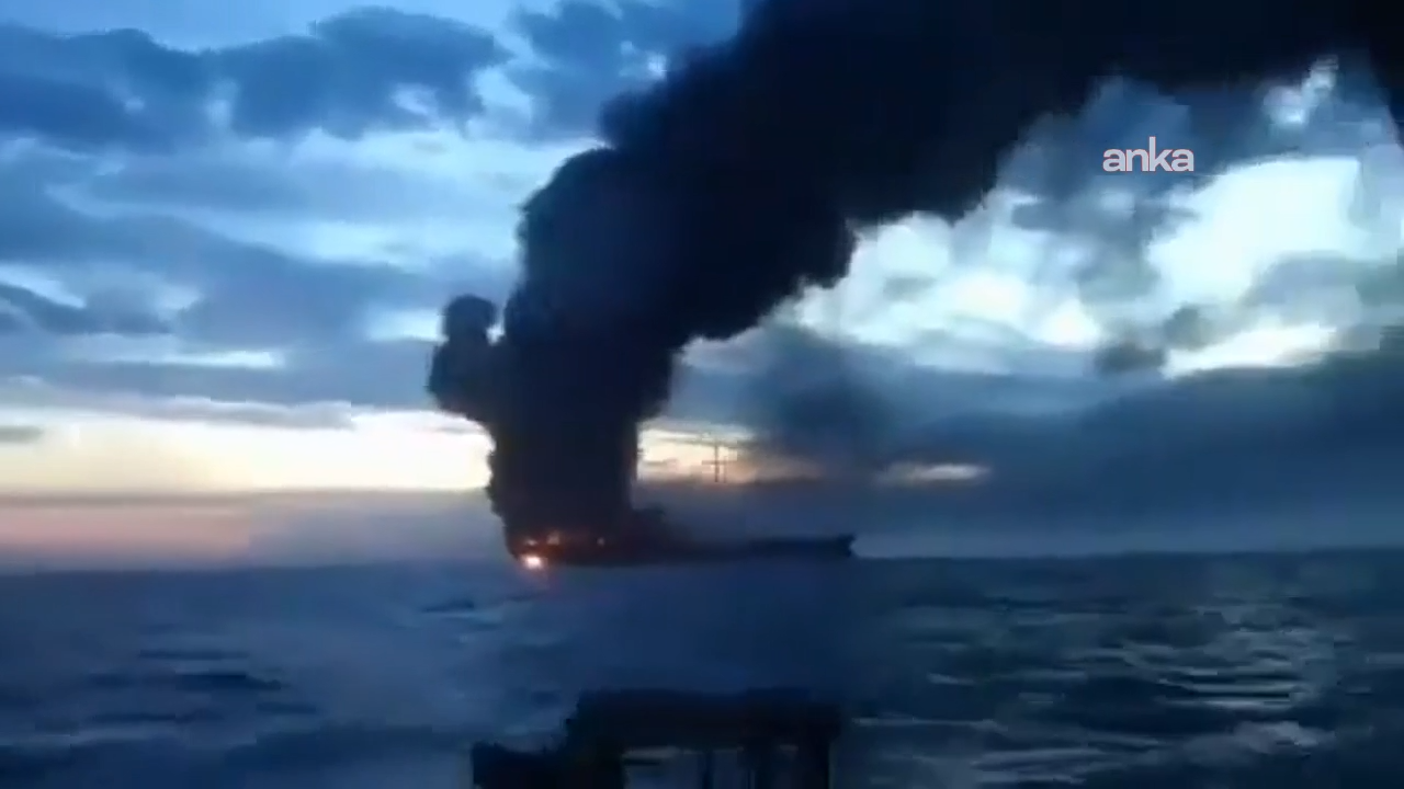 Karadeniz’de patlamalar yaşanan tankerlerle ilgili yeni görüntüler: Ukrayna istihbaratı saldırı anını paylaştı
