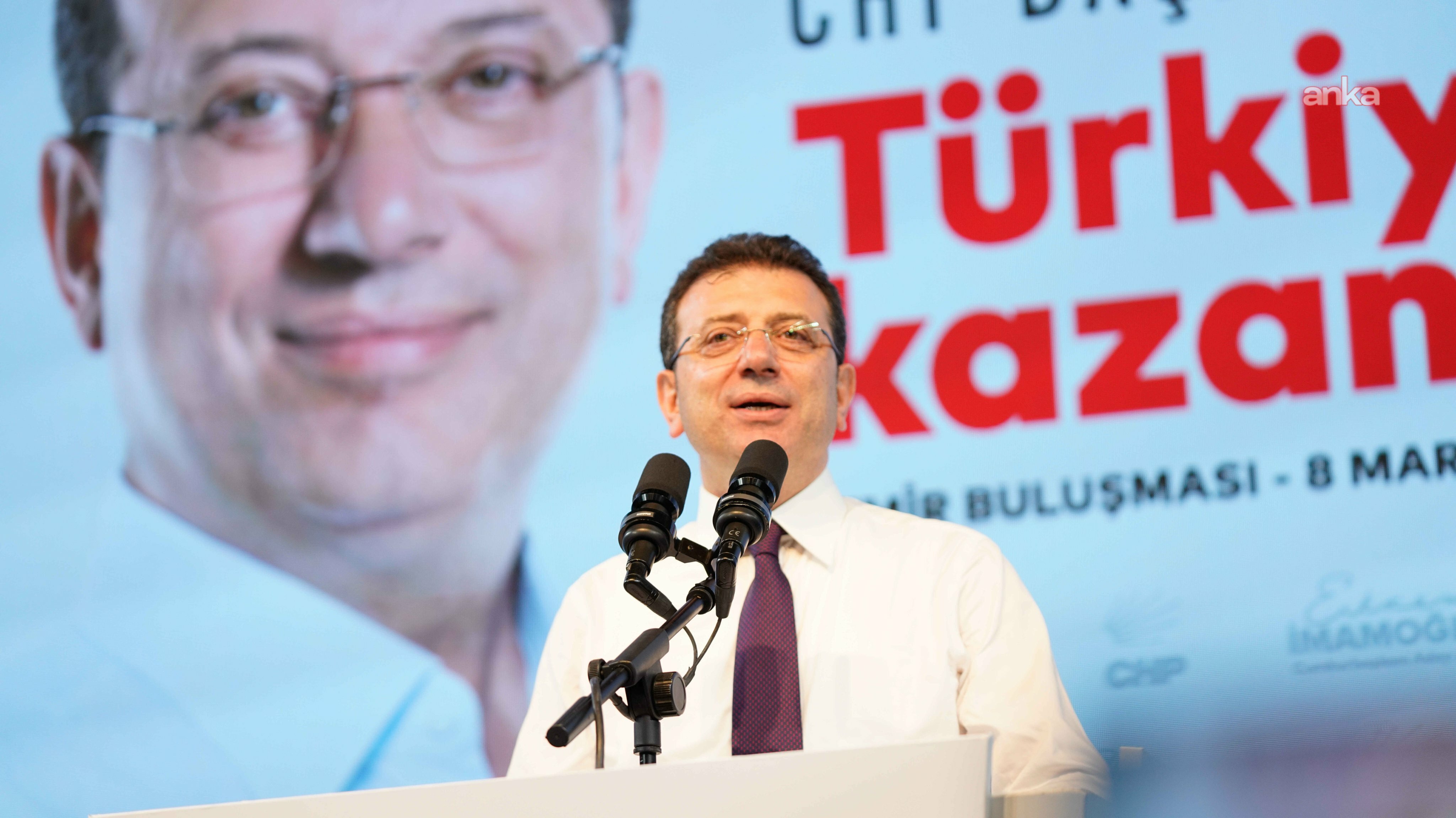 Ekrem İmamoğlu, yeniden Genel Başkan seçilen Özgür Özel'i tebrik etti
