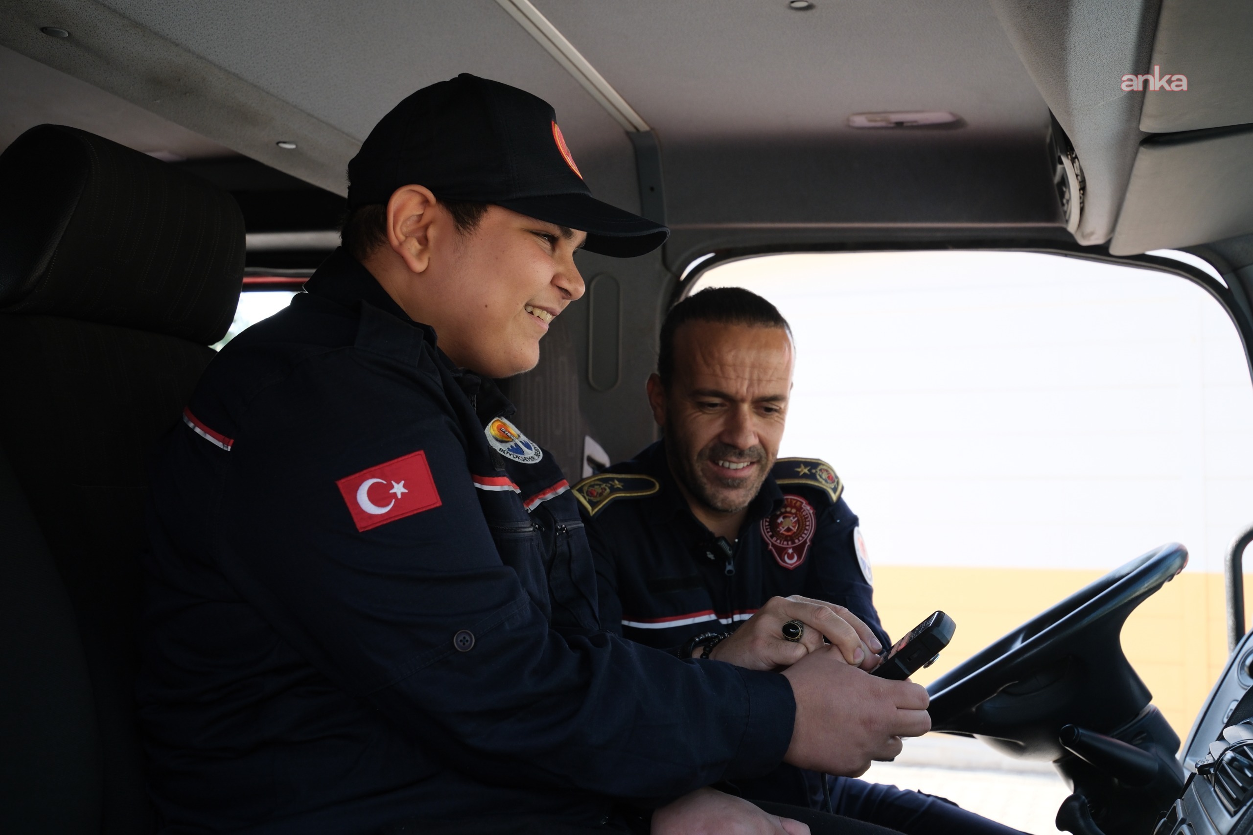 16 yaşındaki Ahmet, Adana İtfaiyesi’nin desteğiyle bir günlüğüne itfaiye eri oldu