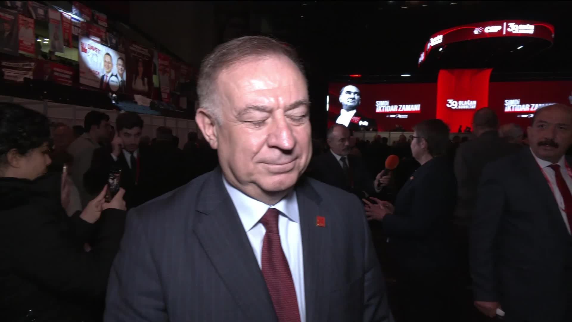 CHP'nin 39. Olağan Kurultayı... Gökan Zeybek: "Bugün burada oluşan irade, CHP'yi iktidara taşıyacak olan millet iradesidir"