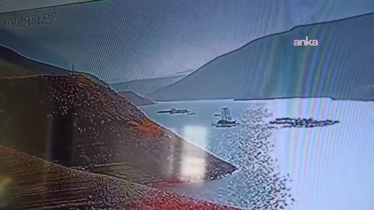 Zernek Barajı'ndaki trafik kazası... 3 gençten birinin daha cansız bedenine ulaşıldı, kaza anı güvenlik kamerasına yansıdı