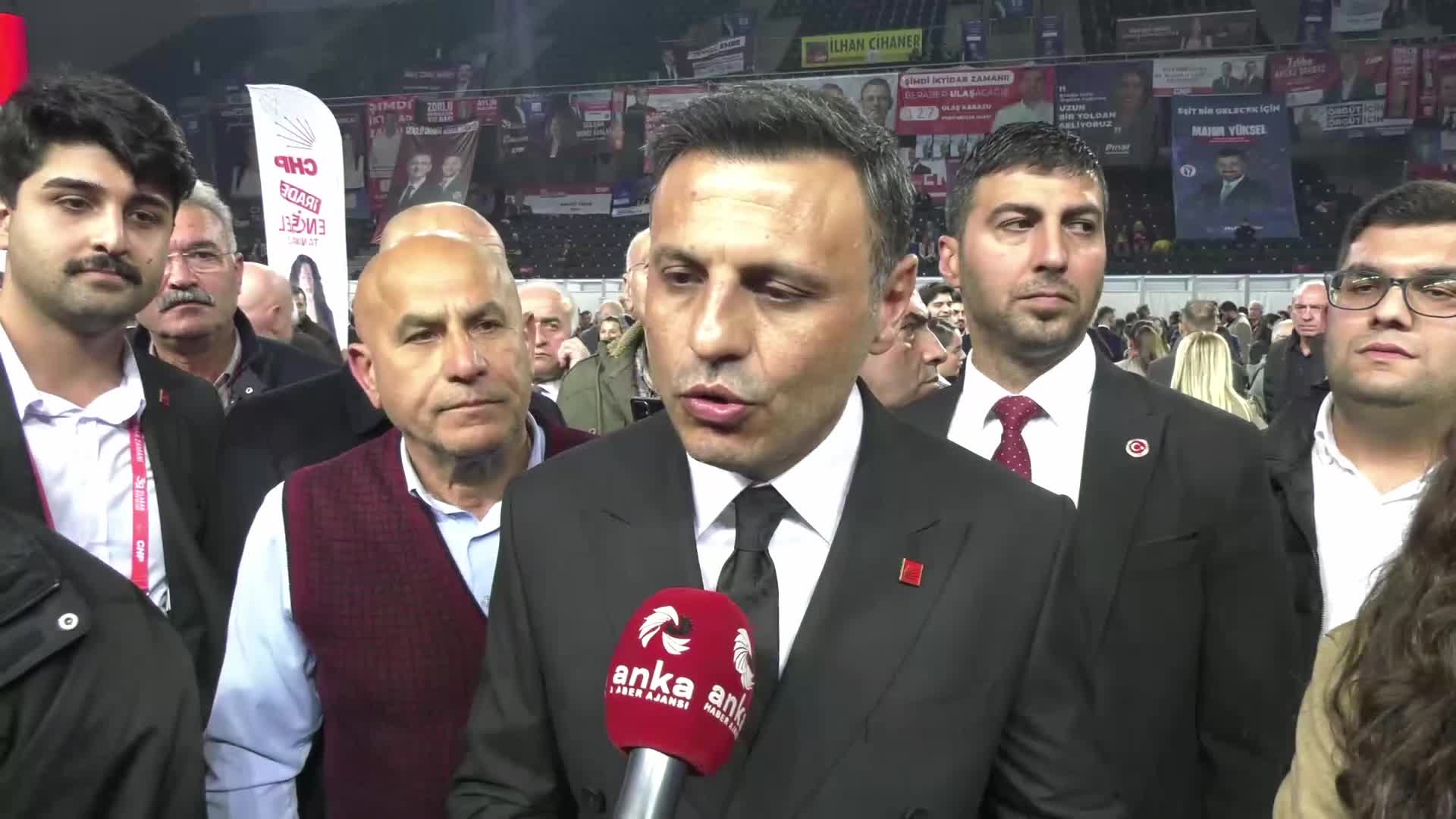 CHP'nin 39'uncu Olağan Kurultayı... Özgür Çelik: "Bütün yargı kıskacına rağmen, tüm kuşatmalara rağmen, CHP emin adımlarla iktidara gidiyor"