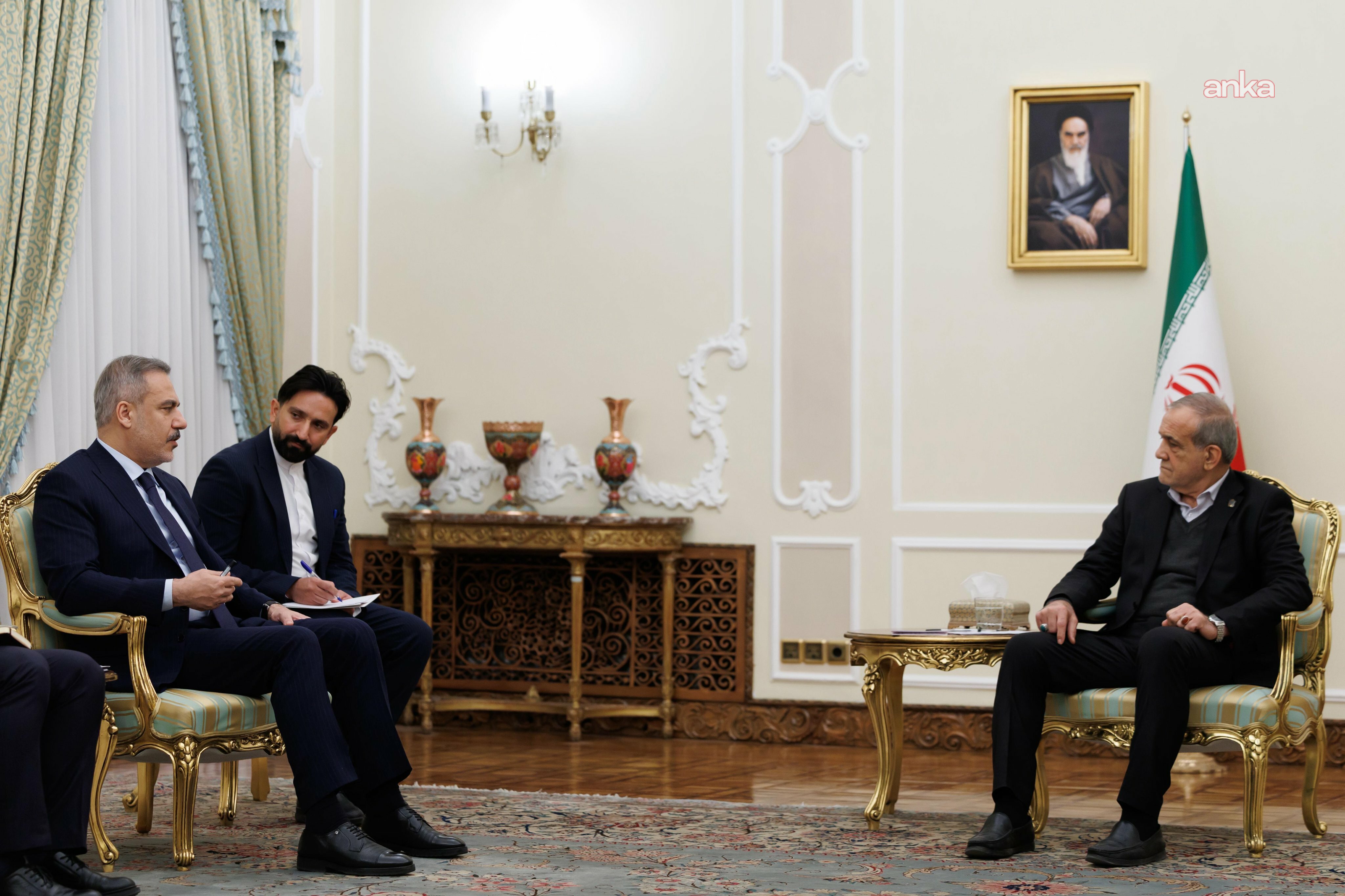 Dışişleri Bakanı Fidan, İran Cumhurbaşkanı Pezeşkiyan tarafından kabul edildi