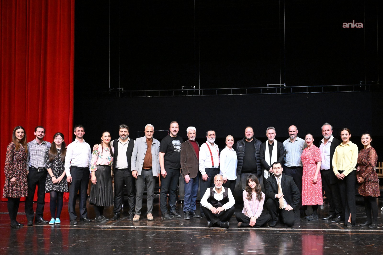 Kırşehir Belediyesi 3. Tiyatro Festivali'ne vatandaşlardan büyük ilgi