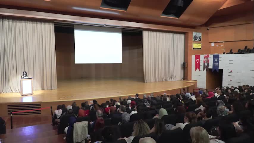 Bursa’da “Eğitimde Yeni Yaklaşımlar Konferansı” yoğun ilgi gördü