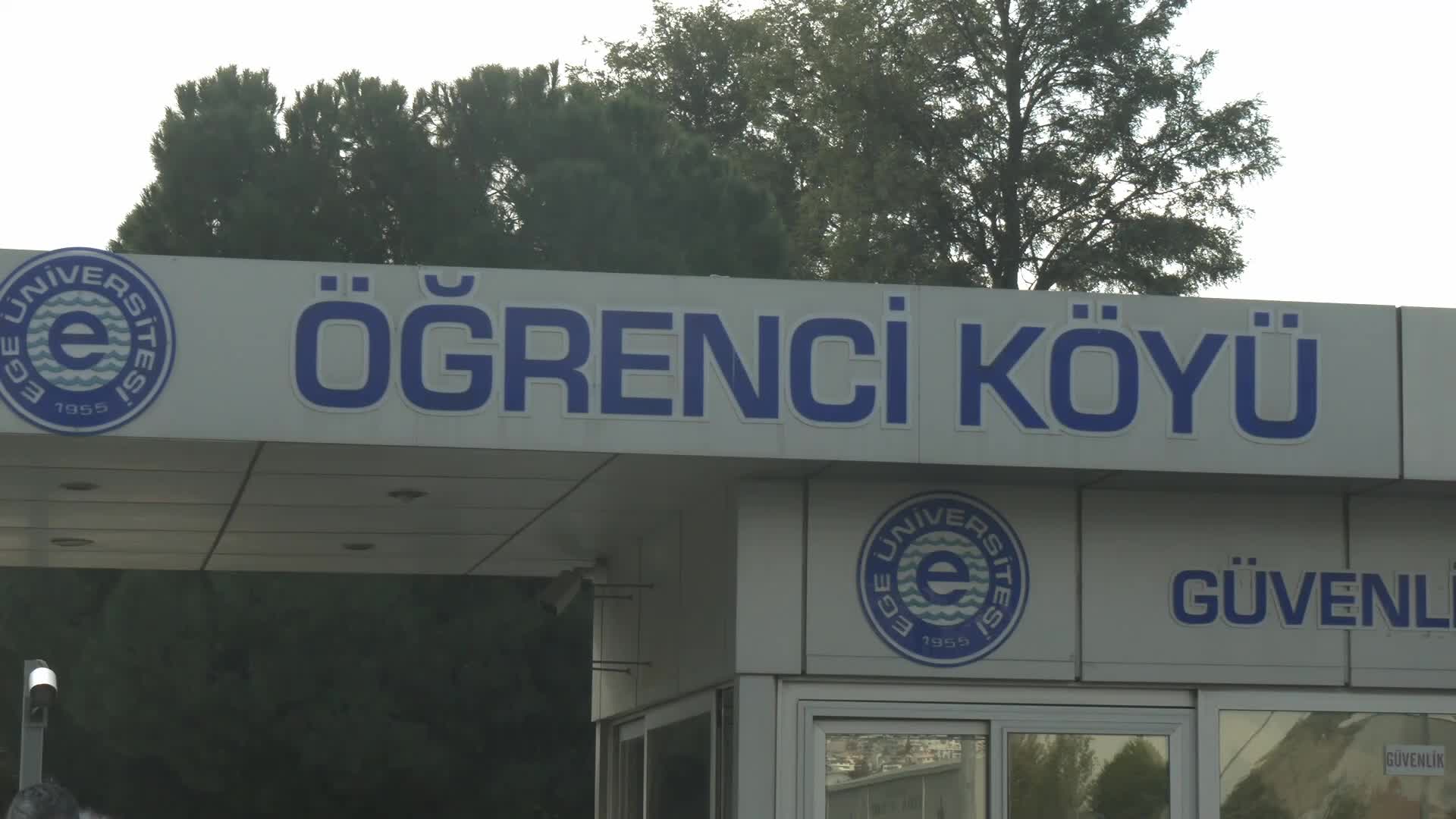 Depremzede öğrencilerin Ege Üniversitesi Öğrenci Köyü'nden çıkarılmasına protesto: Barınma hakkı en temel haktır ve engellenemez