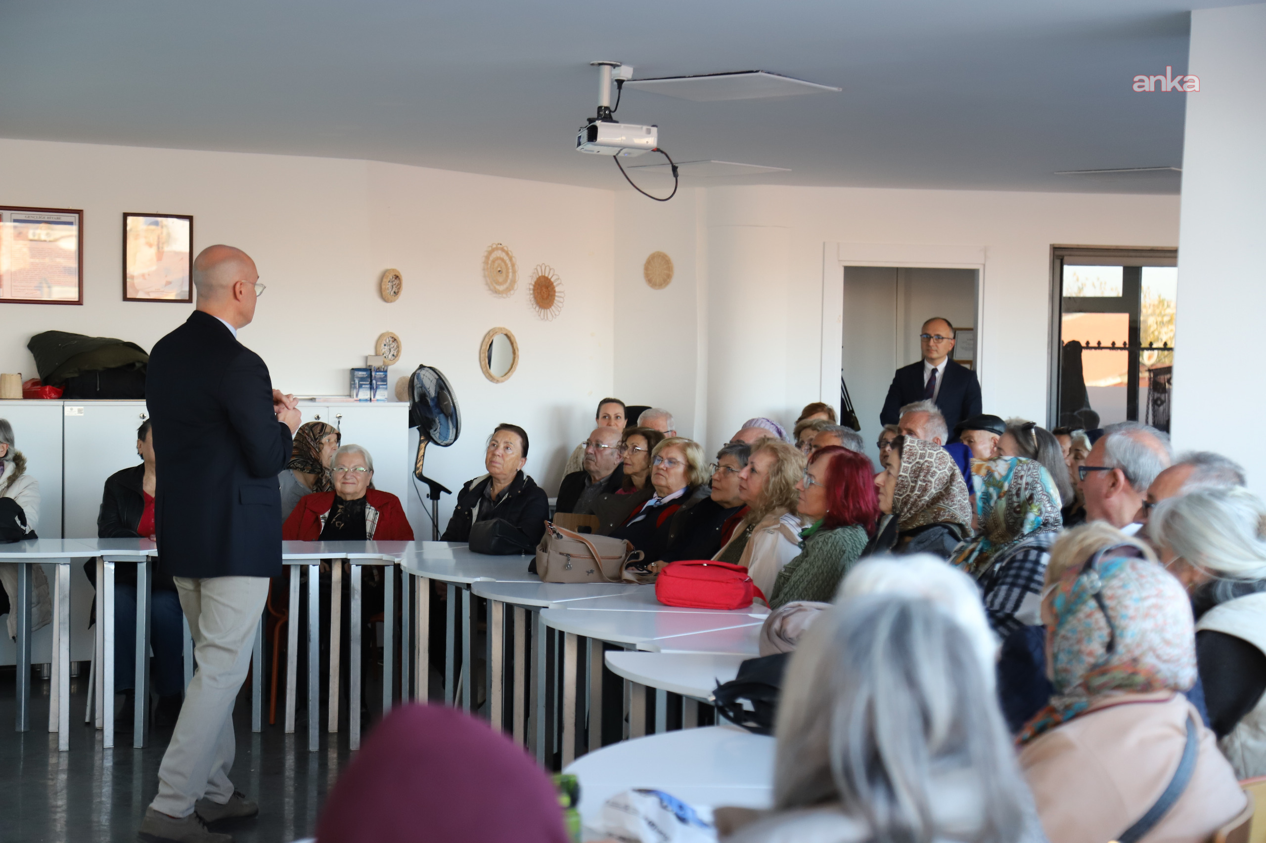 Eskişehir'de 60 yaş üstü vatandaşlara "Tazelenme Üniversitesi" tanıtıldı