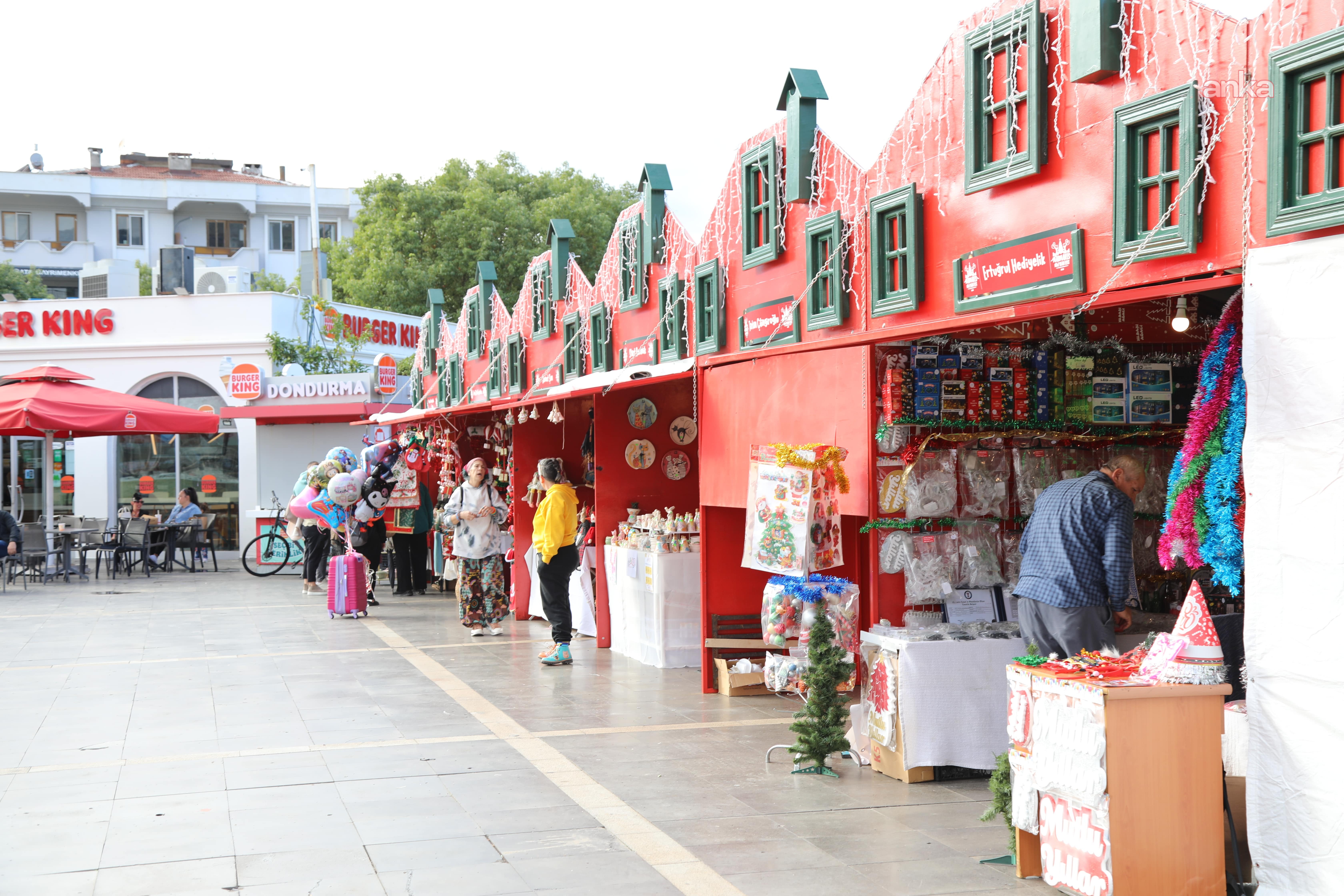 "Marmaris Yeni Yıl Festivali" renkli görüntülerle başladı