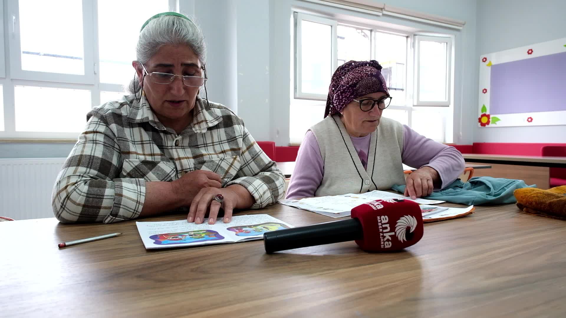 Tunceli’de 55 ve 58 yaşındaki iki kardeş okuma yazma öğrendi: "Okuma yazma bana bir arkadaş gibi oldu"