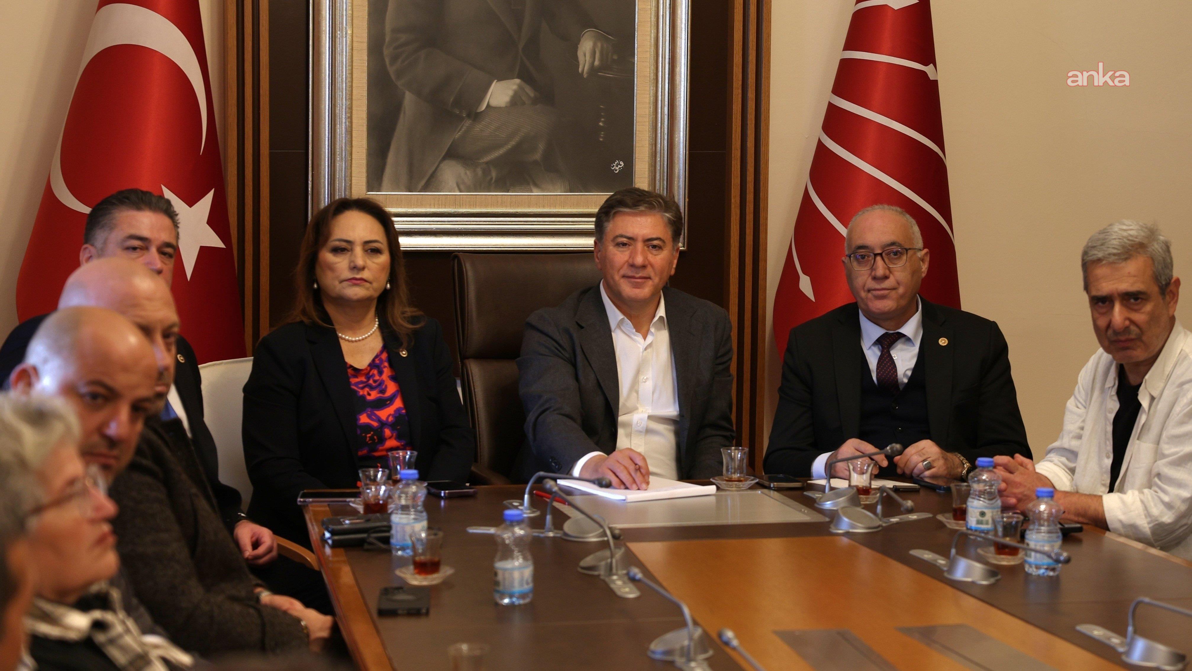 CHP Grup Başkanvekili Murat Emir, TBMM'de Hatay, Mersin ve Adana illerinden gelen Arap Alevileri Dernekleri başkanlarıyla görüştü