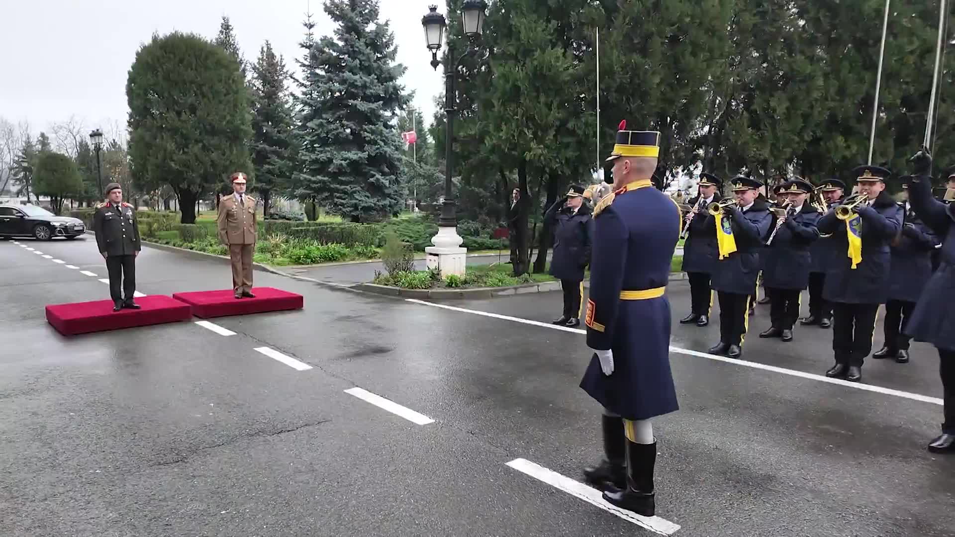 Genelkurmay Başkanı Orgeneral Bayraktaroğlu, Bükreş'te ikili görüşmeler yaptı