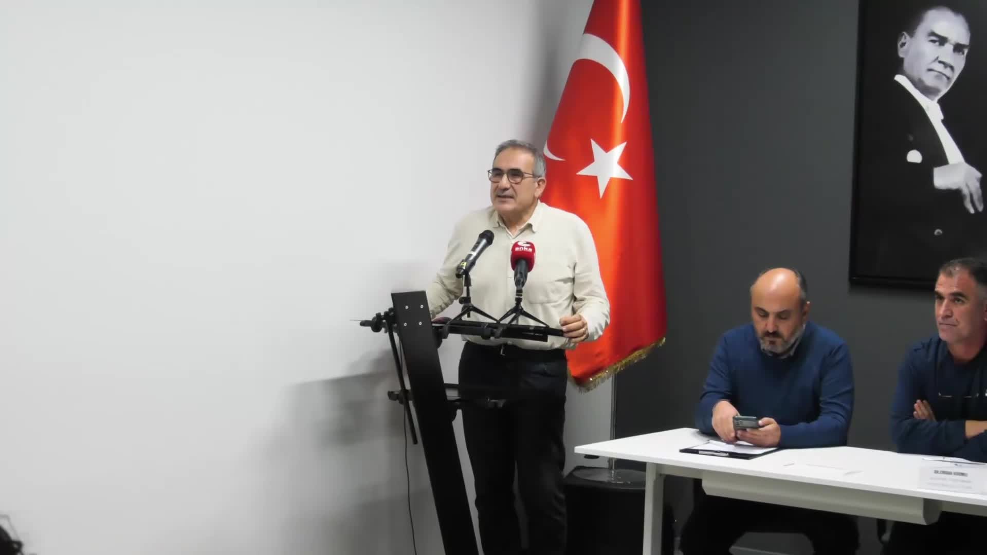 Sağlık meslek örgütleri: “Artık yeter! Bu eziyete son verin! Hastalarımız da biz de tükeniyoruz. Tanı koyuyoruz, tedavi yapamıyoruz... Yarattığınız yönetmelik ile ekrana veri girmekten başka bir şey yapamıyoruz”