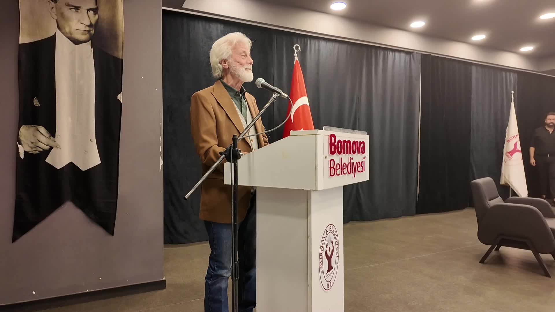Bornova’da Kent Söyleşileri’nde Tuğrul Keskin Türk şiirinin izlerini anlattı