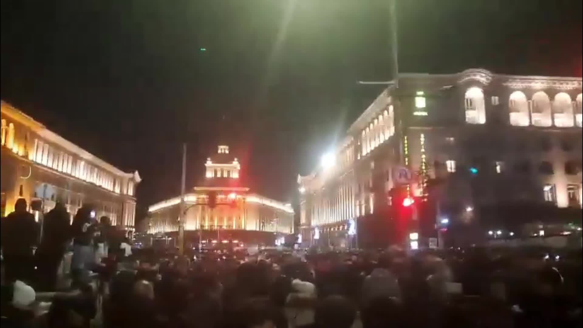 Bulgaristan hükümeti, geniş çaplı protestolar üzerine tartışmalı bütçe tasarısını geri çekti