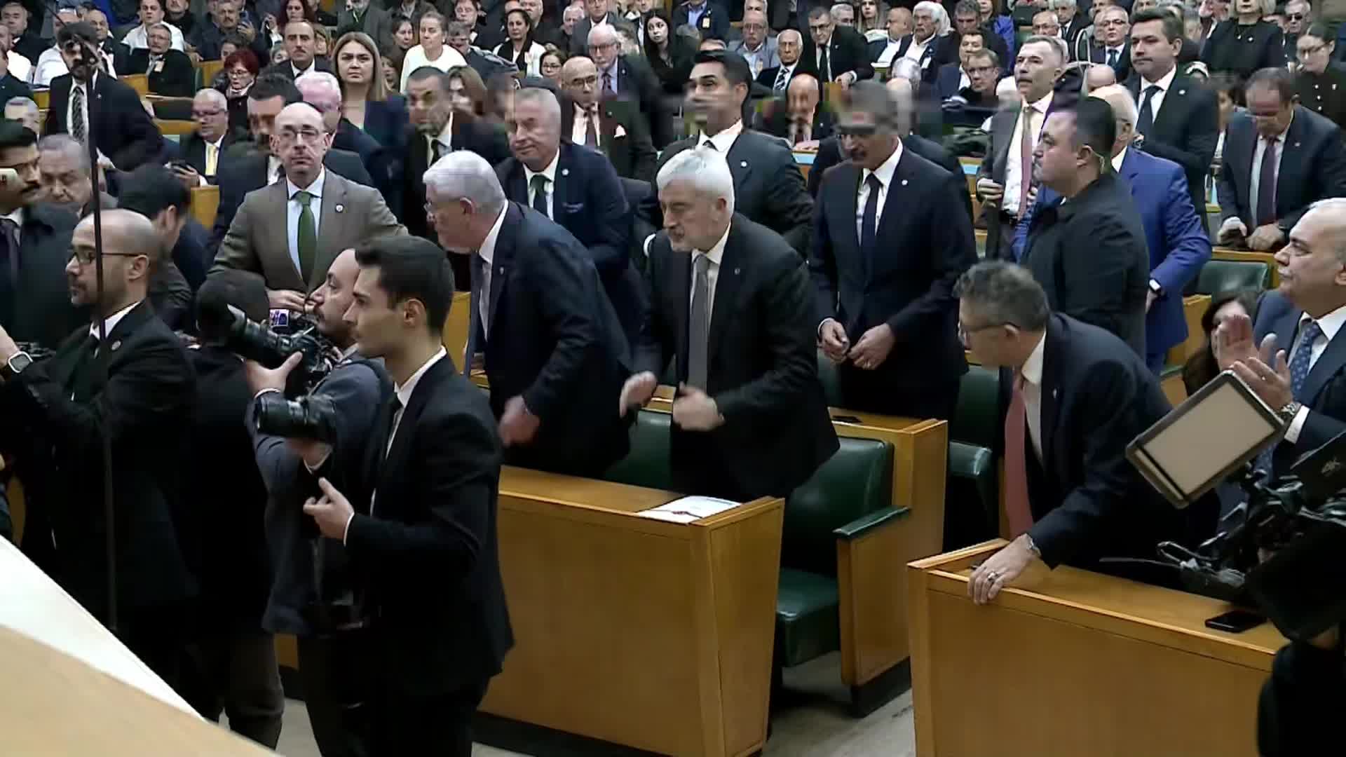 İYİ Parti Grup Toplantısı... Dervişoğlu'ndan Bahçeli'ye: "Tavizleri kürsülerden veriyorsunuz, raconları köşe yazılarından kesiyorsunuz"