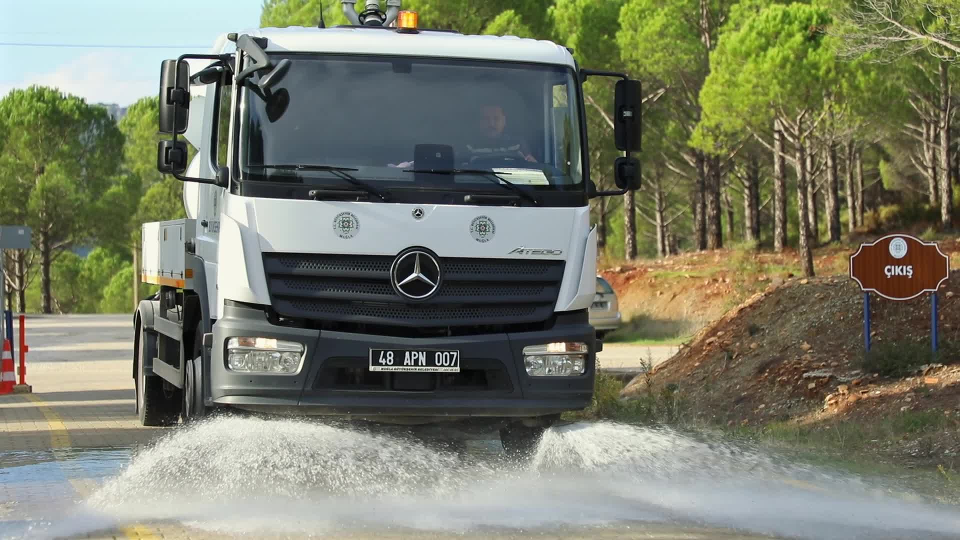 Muğla Büyükşehir Belediyesi'nin temizlik seferberliği Ula Göleti’nden başladı