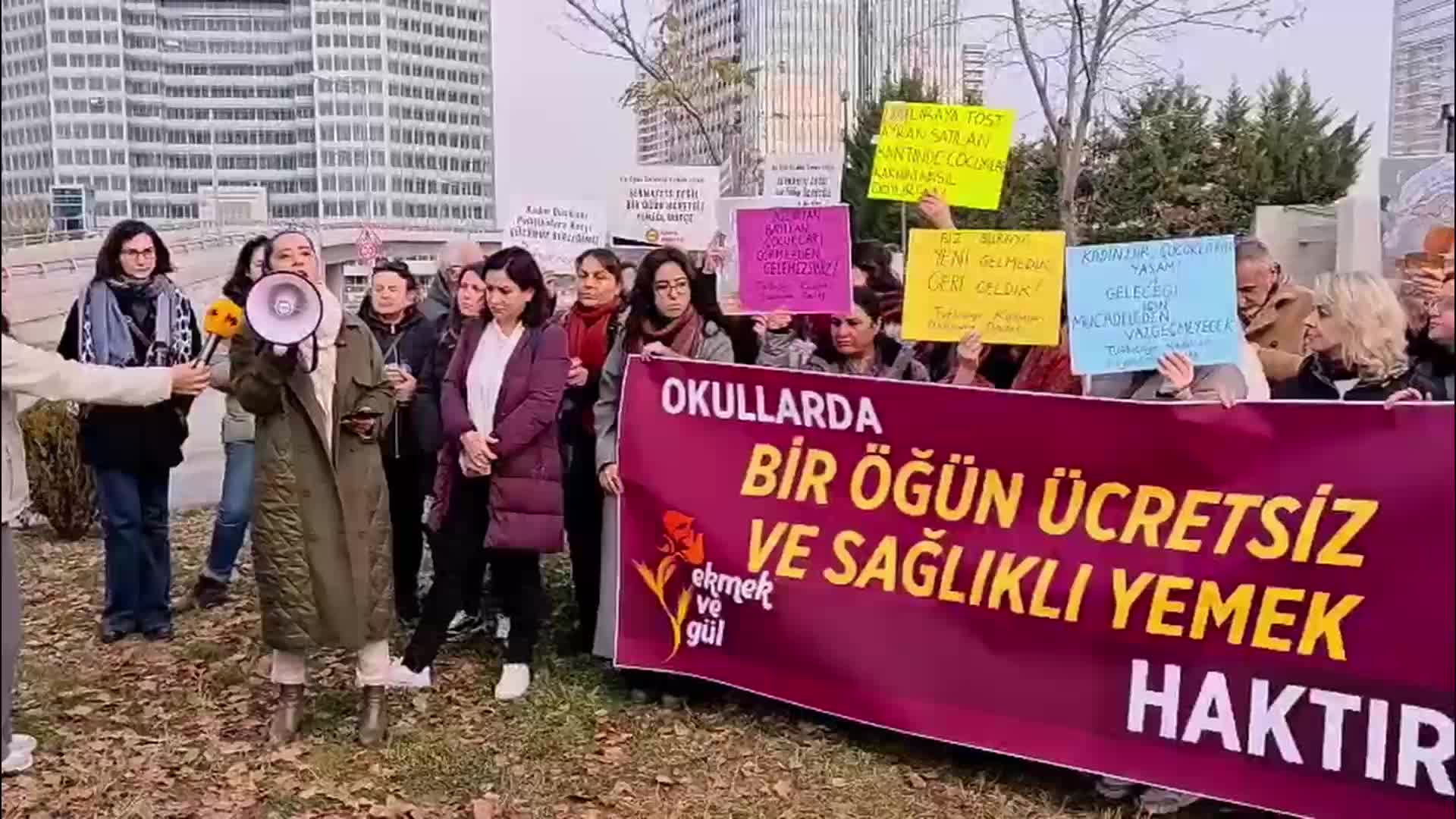 "Okullarda bir öğün ücretsiz yemek" davası Danıştay'da görüldü...  Sevda Karaca: "Bütçe patronlara, tarikatlara, cemaatlere, yandaşlara değil, çocuklara sağlansın"
