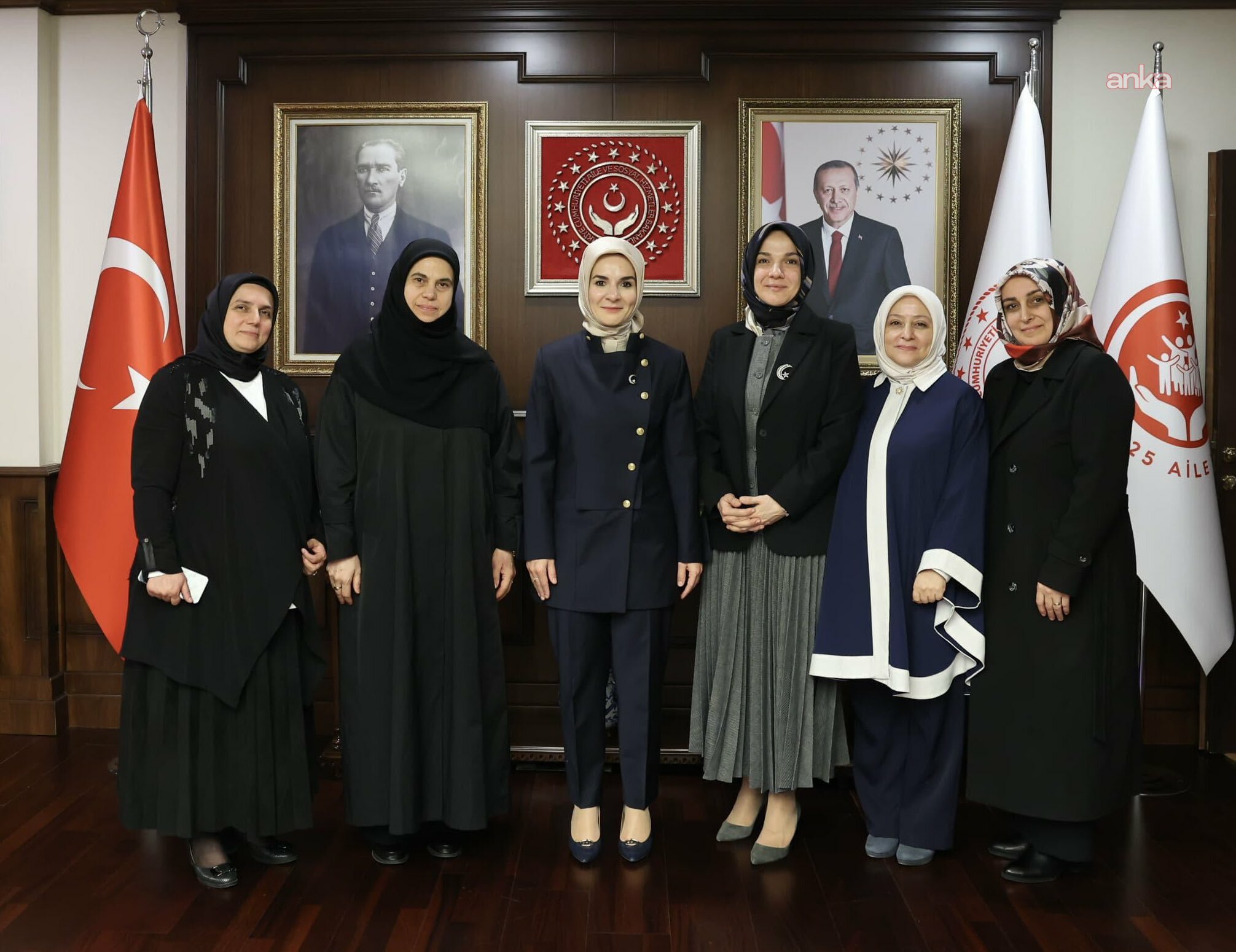 Bakan Göktaş, Koruyucu Aile ve Çocuk Derneği Başkanı ile bir araya geldi