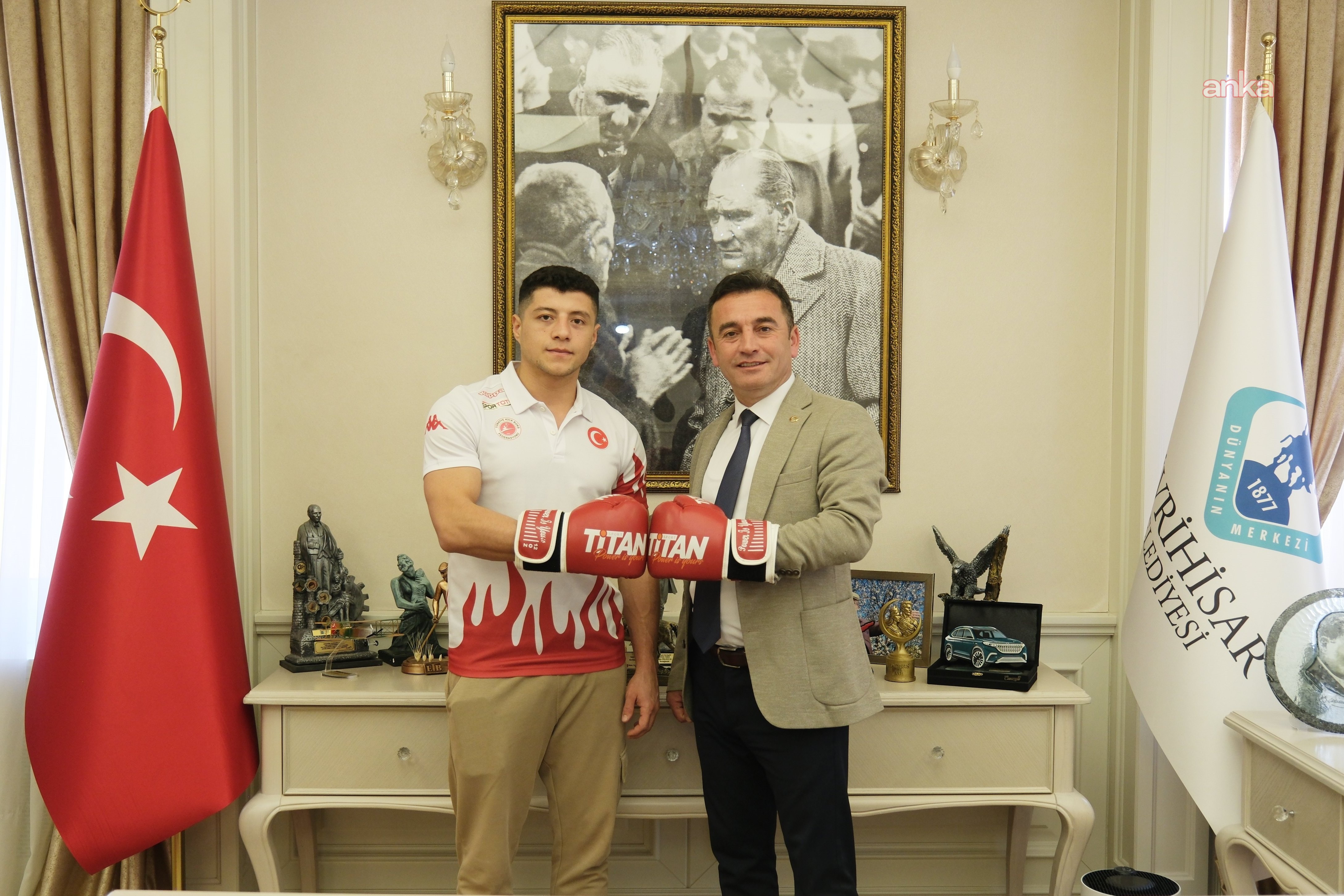 Sivrihisar Belediye Başkanı Dökmeci, ilçeli milli sporcuyu ağırladı