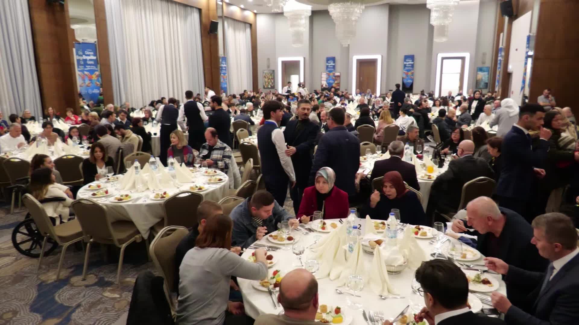 Manisa Büyükşehir Belediye Başkanı Dutlulu, engelli yurttaşlarla buluştu: "Tüm imkanlarımızı sizlerin daha rahat bir yaşam sürmesi için kullanacağız"