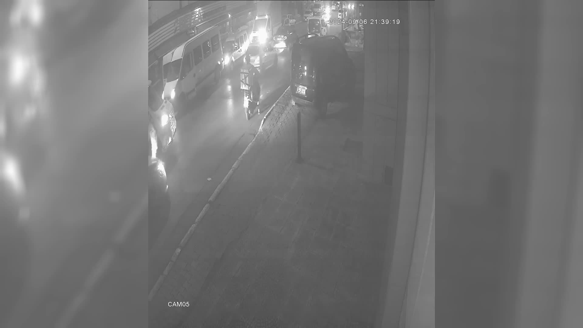 Trafikte kadın sürücüyü “seni burada gömeriz” diye tehdit etikleri öne sürülen saldırganların beraatına karar verildi