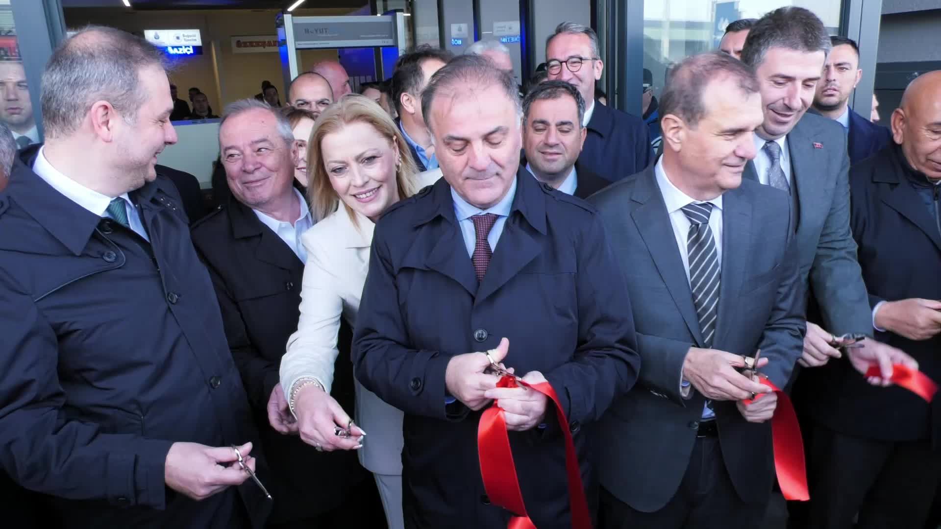 Büyükçekmece Cep Otogarı açıldı... Firma sahipleri: “Beylikdüzü’ne 40 liraya yolcu getirirken 17 arabam vardı. Şimdi 400 liraya gidiyoruz, 6 arabam var”