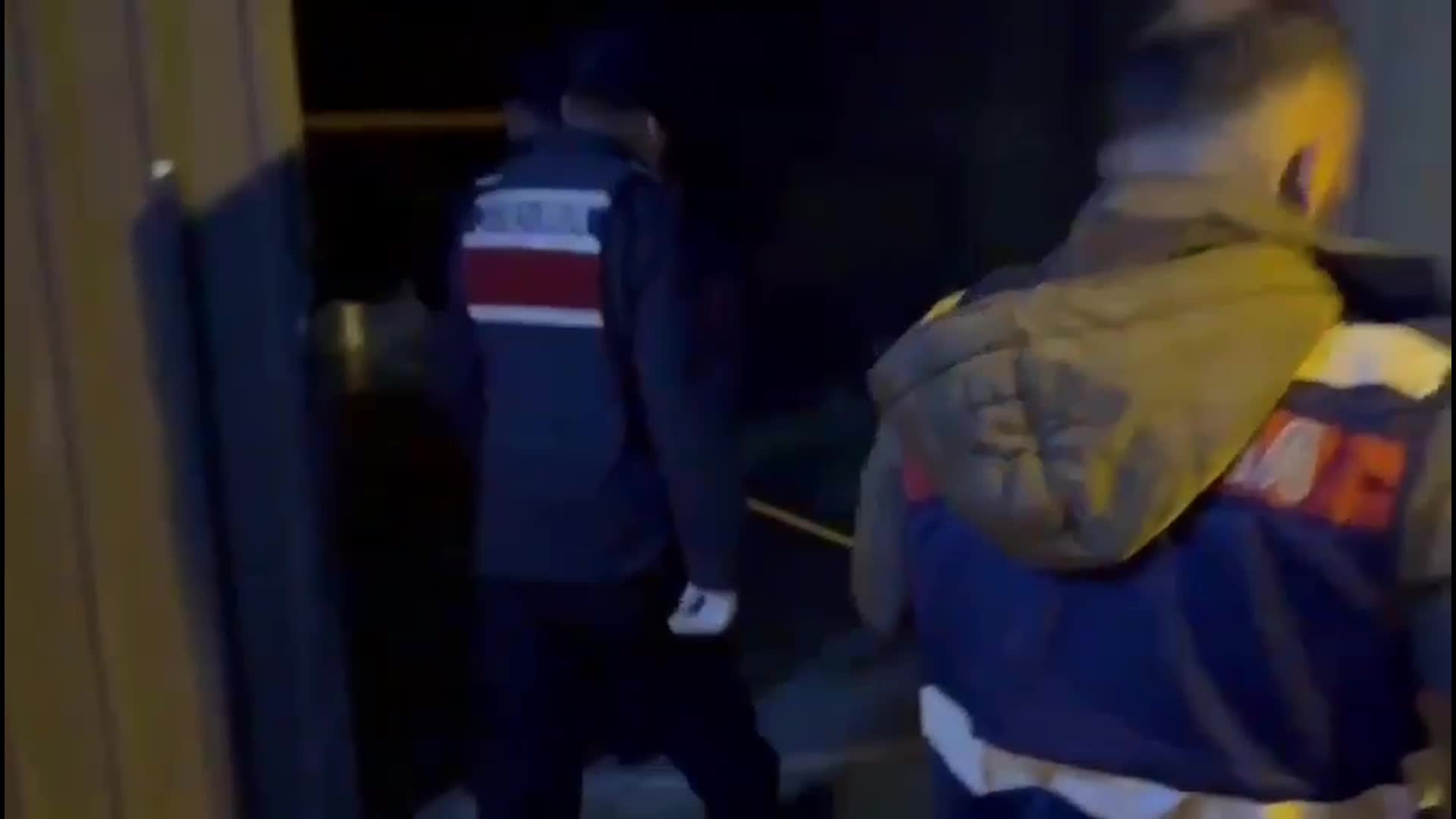 İzmir’de sahte içki operasyonu: 2 bin 850 litre etil alkol ele geçirildi