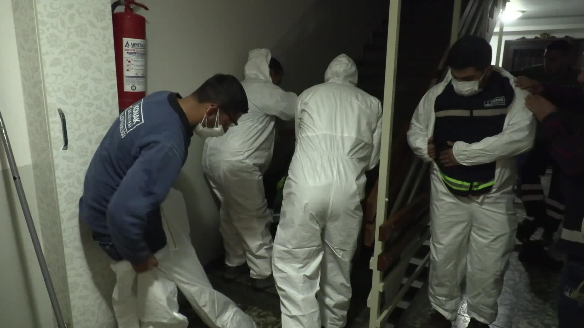 Konak Belediyesi’nden çöp ev operasyonu: 4 kamyon atık çıktı
