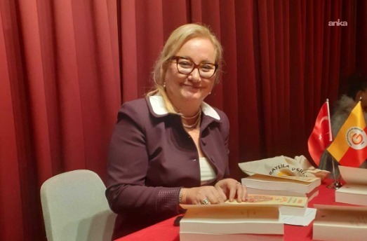 Doç. Dr. Zeynep Banu Dalaman, "Öncü Kadınlar" söyleşisi ve imza gününde kadın tarihinin üç kuşağını okurlarla buluşturdu
