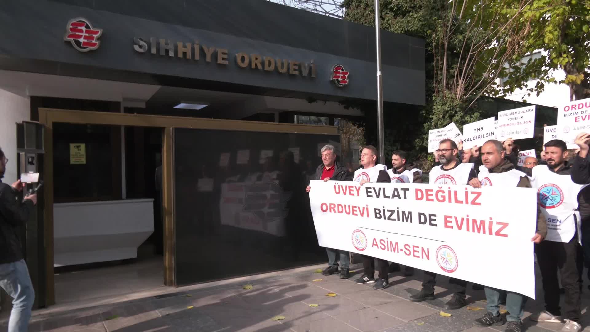 ASİM -SEN'den "Üvey Evlat Değiliz" eylemi: Kurumumuzun sosyal tesisinin kapısından bir bardak çay içmek için dahi giremedik