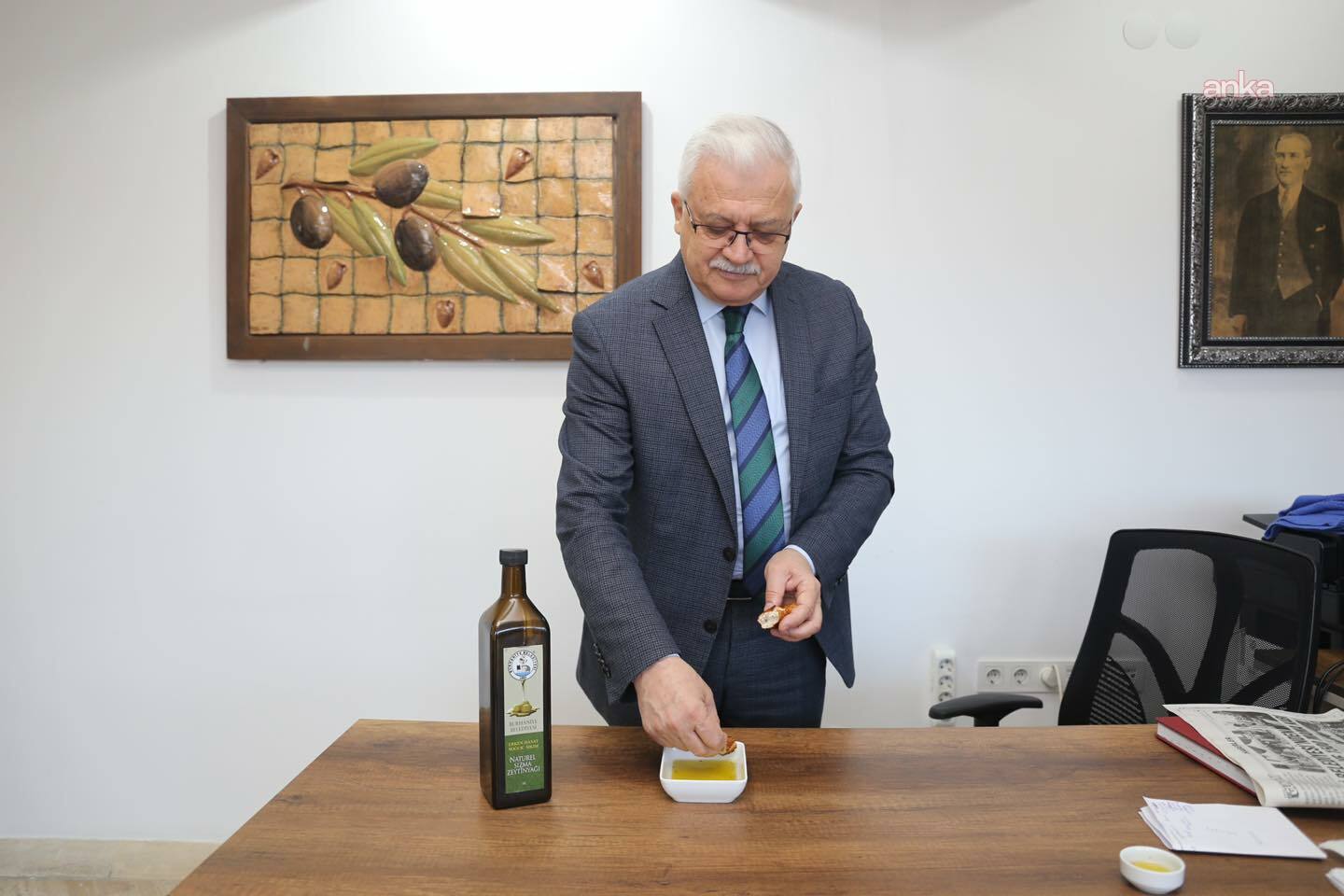 Burhaniye Belediyesi'nin zeytinyağları satışa sunuldu