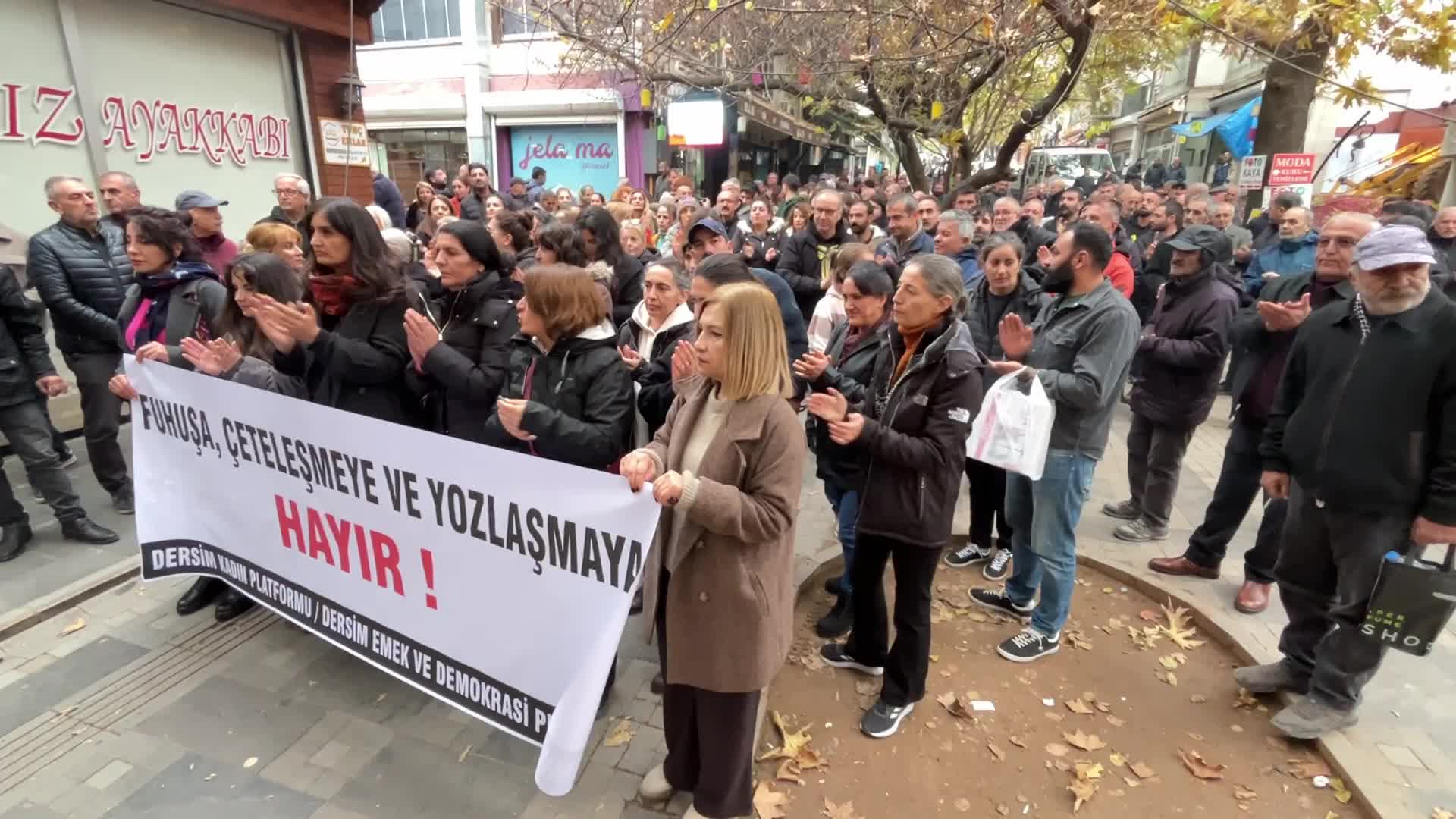 Tunceli’de kadınlardan “fuhuş çetesi” protestosu: “Kimi kamu görevlilerinin nüfuzlarını kullanarak kadınları fuhşa sürüklediği iddiaları derhal soruşturulmalıdır"