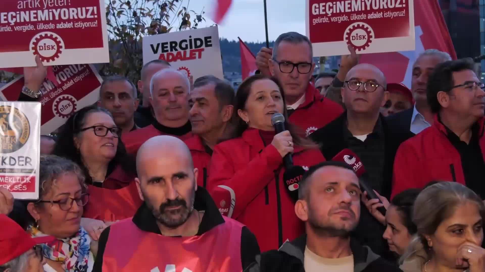 DİSK’ten Kocaeli'de eylem... Arzu Çerkezoğlu: "Asgari Ücret Tespit Komisyonu’nda olmamamıza rağmen mücadeleyi büyütmeye kararlıyız"