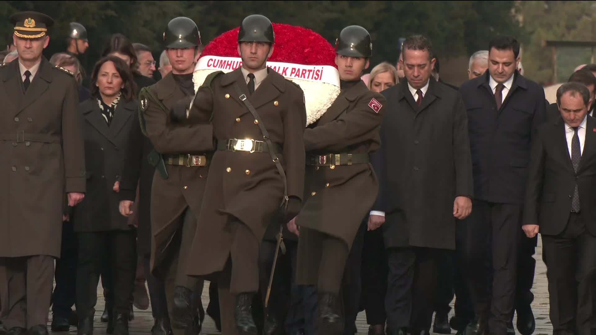 Özgür Özel, yeni PM ile Anıtkabir’i ziyaret etti