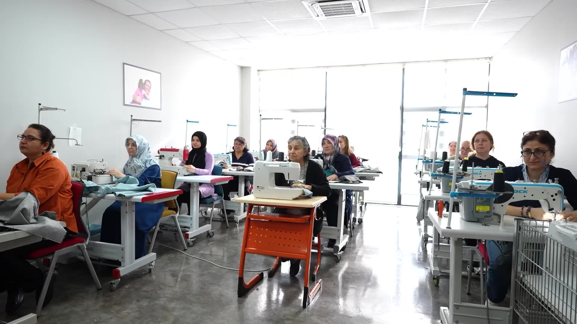 Mersin Büyükşehir Belediyesi MERCEK’te giyim üretim kurslarına yoğun ilgi